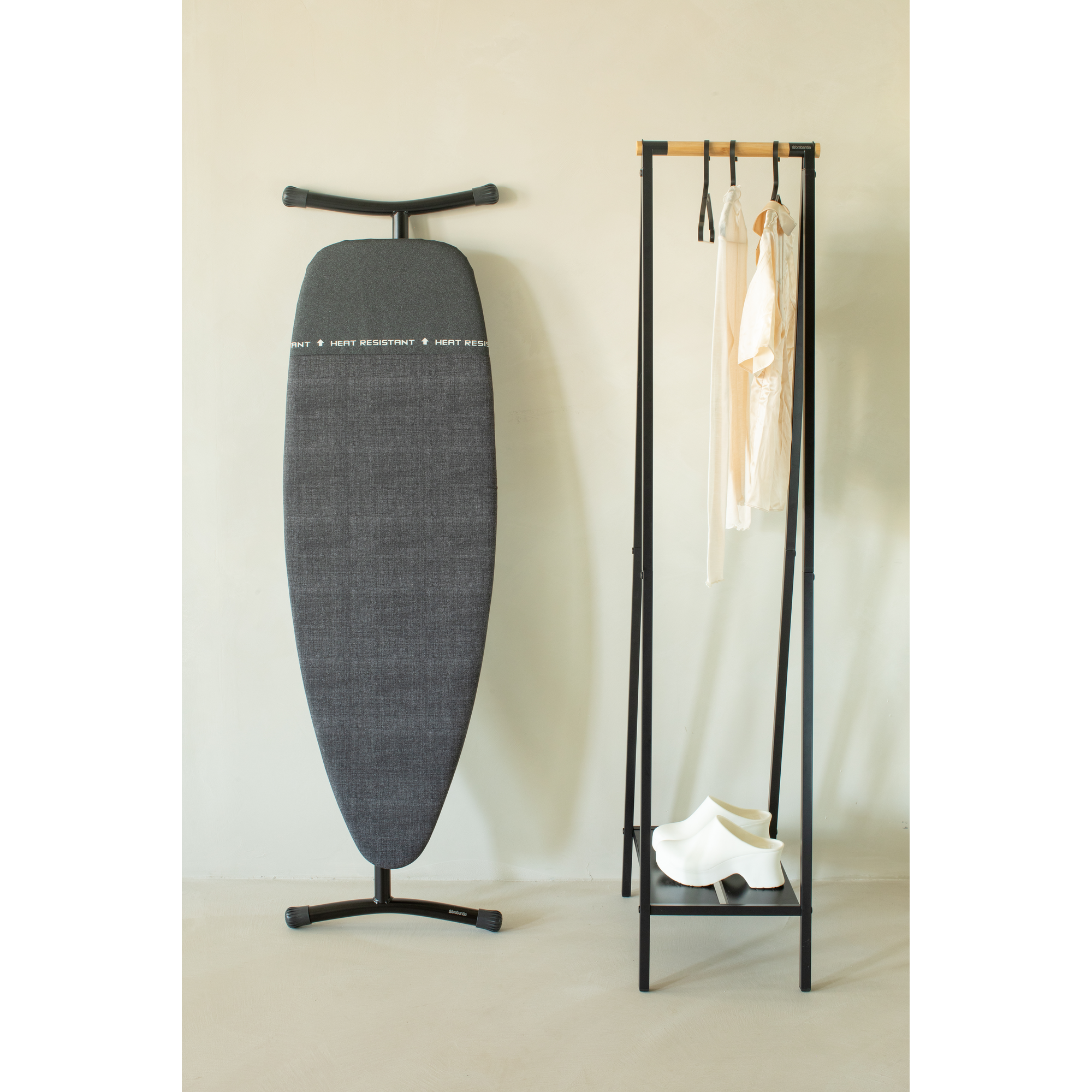Brabantia Strijkplank D, 135x45 cm, hittebestendige parkeerplaats - Denim Black