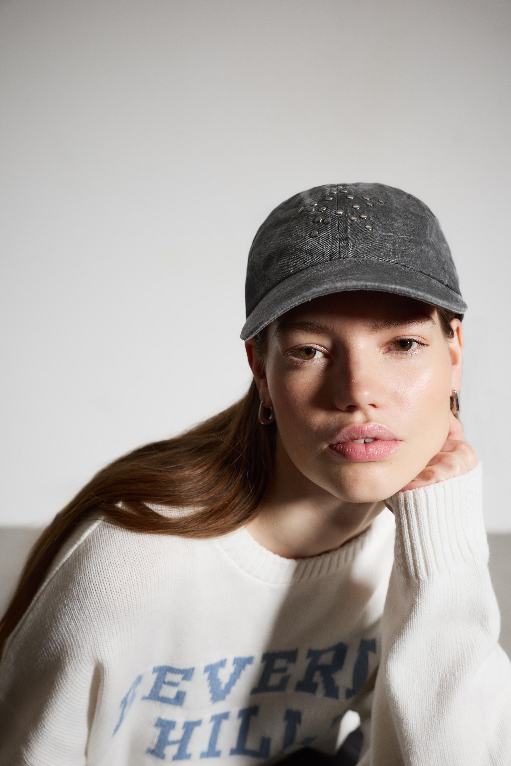 Gorra tachas