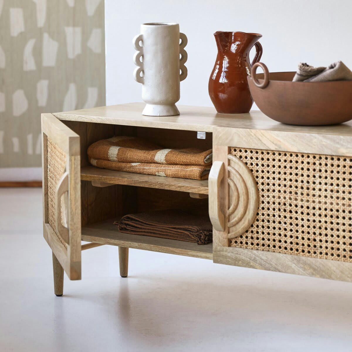 SINA - Meuble TV manguier massif et rotin 145 cm