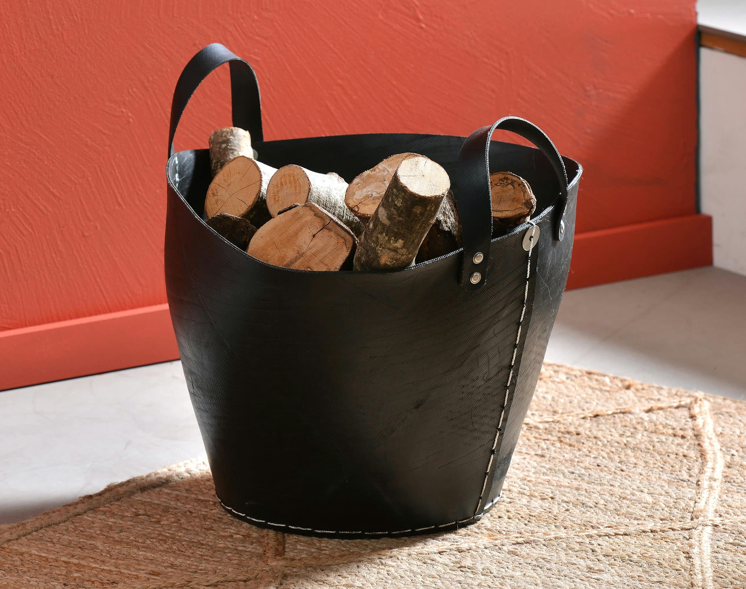 ANKA - Petit panier en caoutchou noir