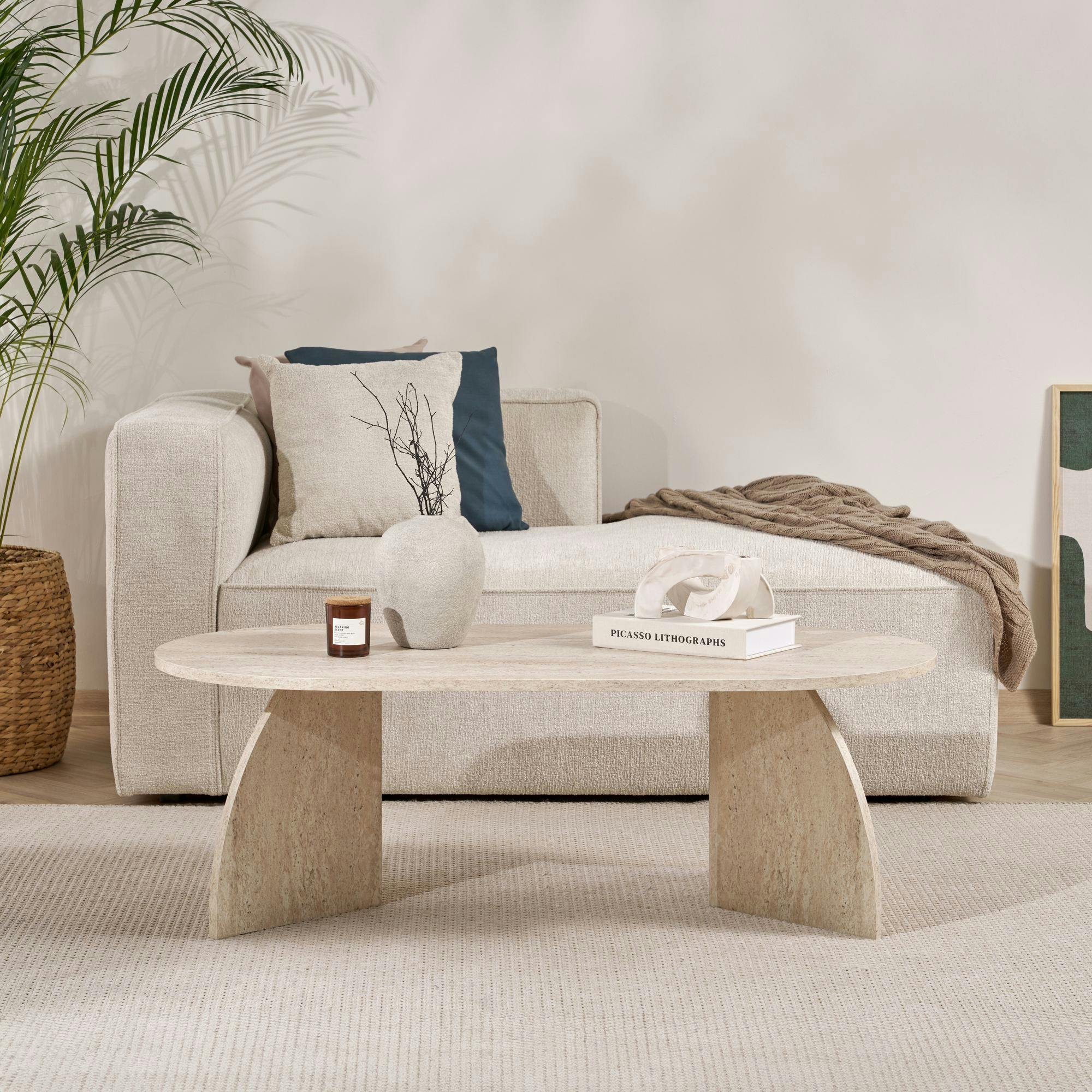 Table basse ovale effet travertin pieds courbes MARFA