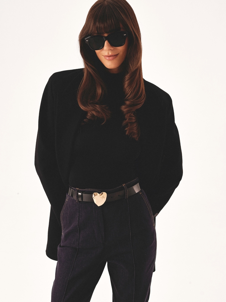 Patent black belt with heart-shaped buckle