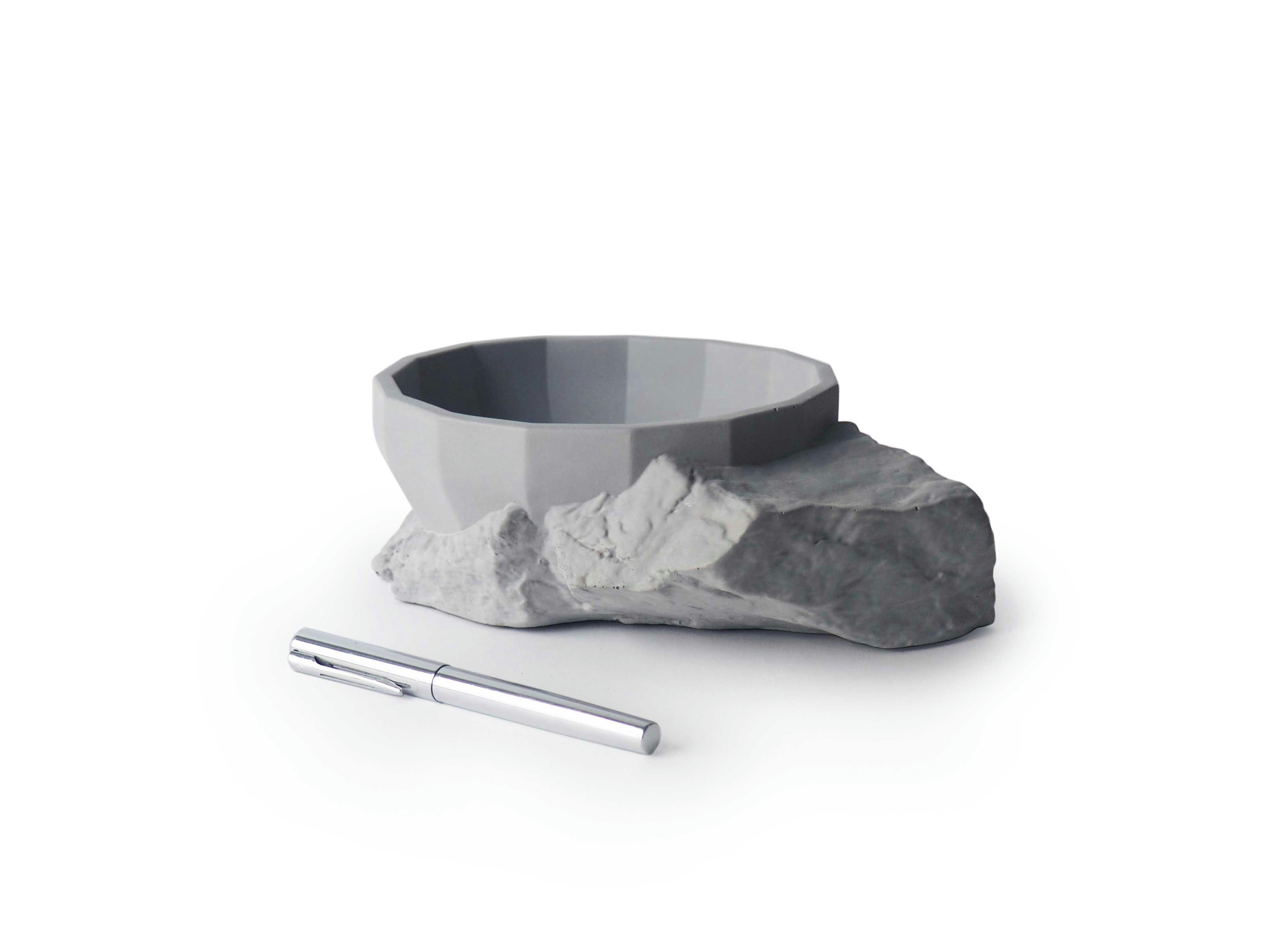 TAILLE - Videpoche en béton naturel