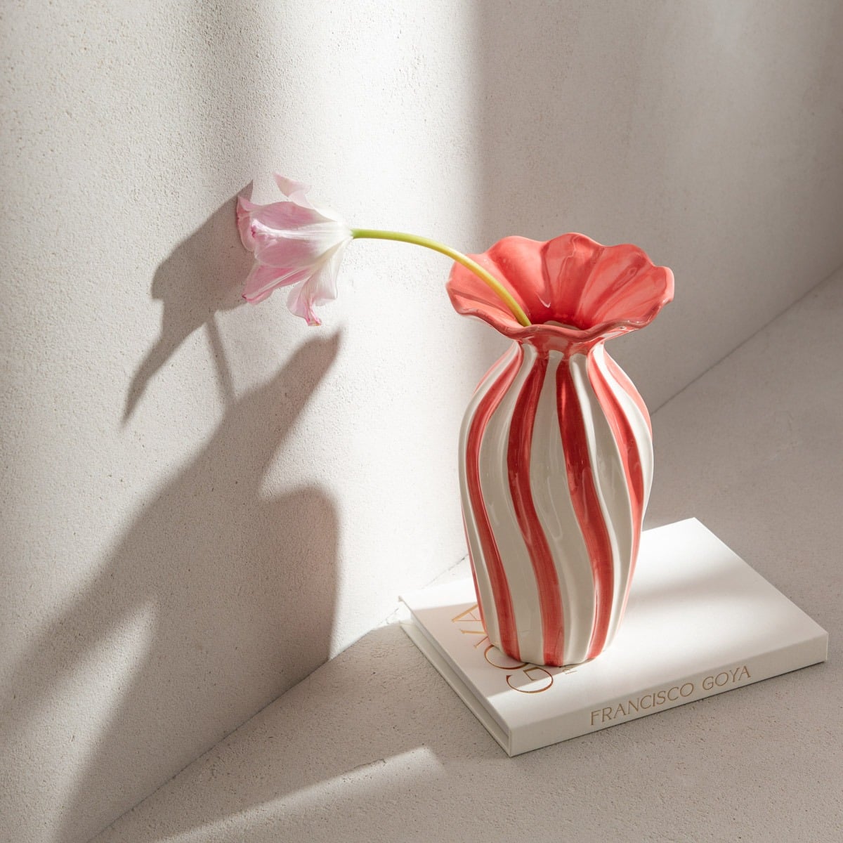 Wazon AURELIA z falistą górą biało-koralowy 13,5X13,5x25,5cm