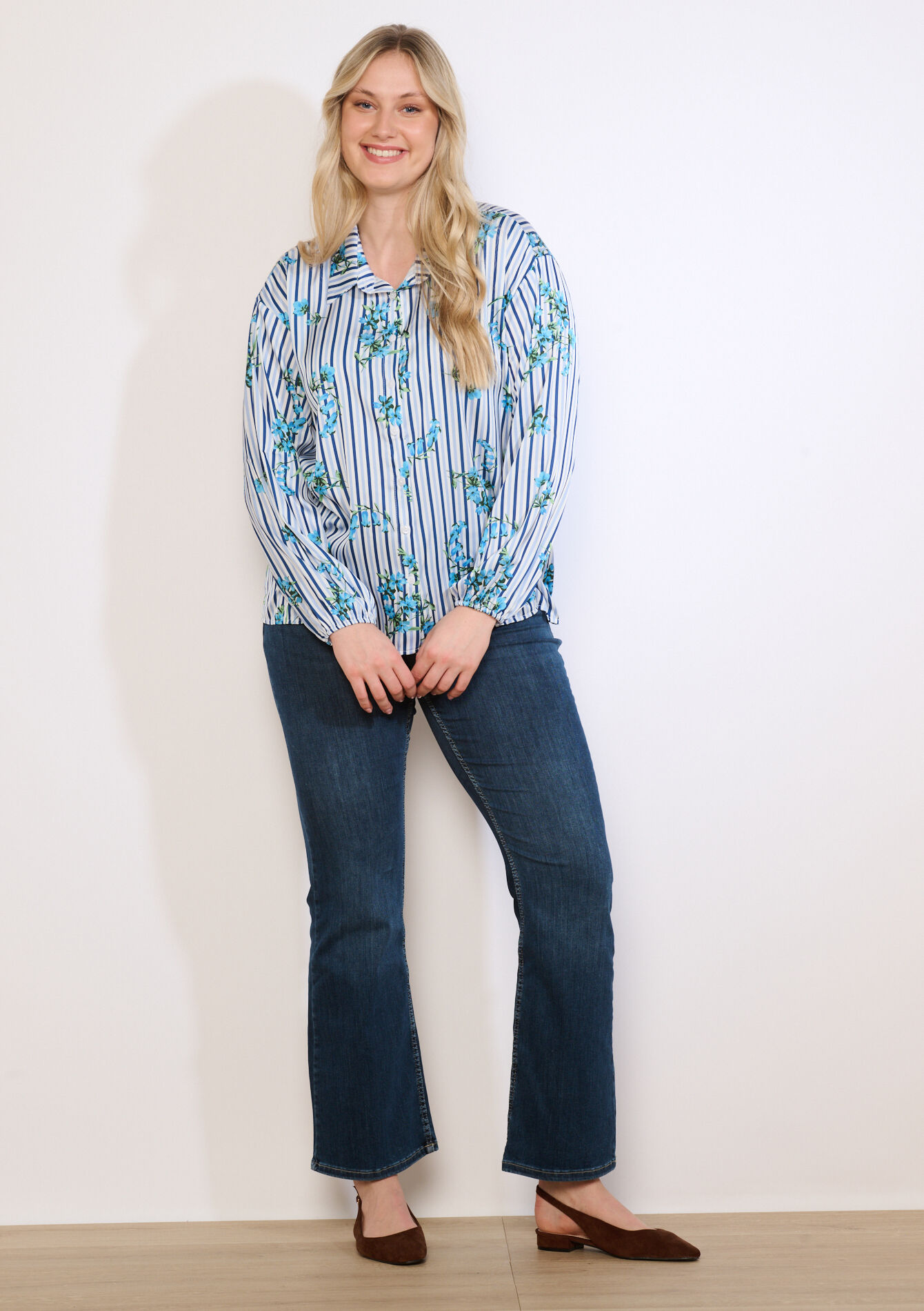 Gestreepte bloemenblouse