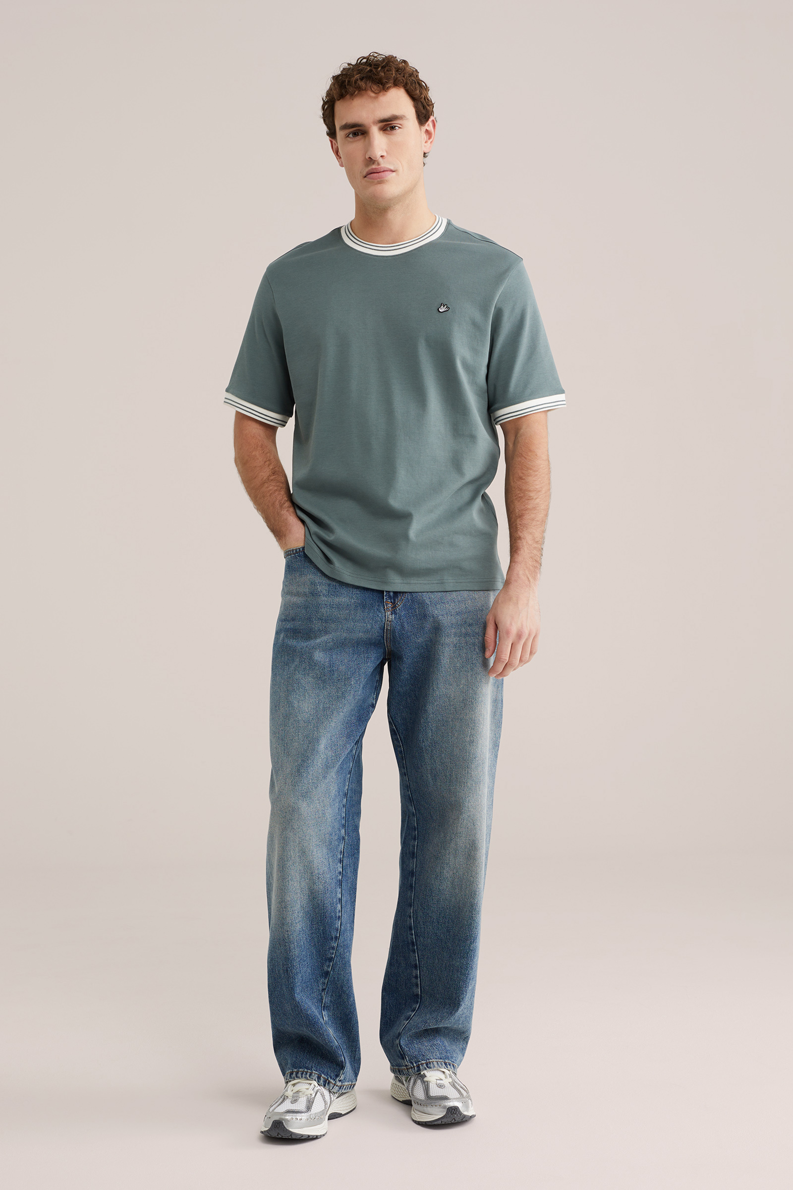 Heren relaxed fit T-shirt met contrast en embroidery