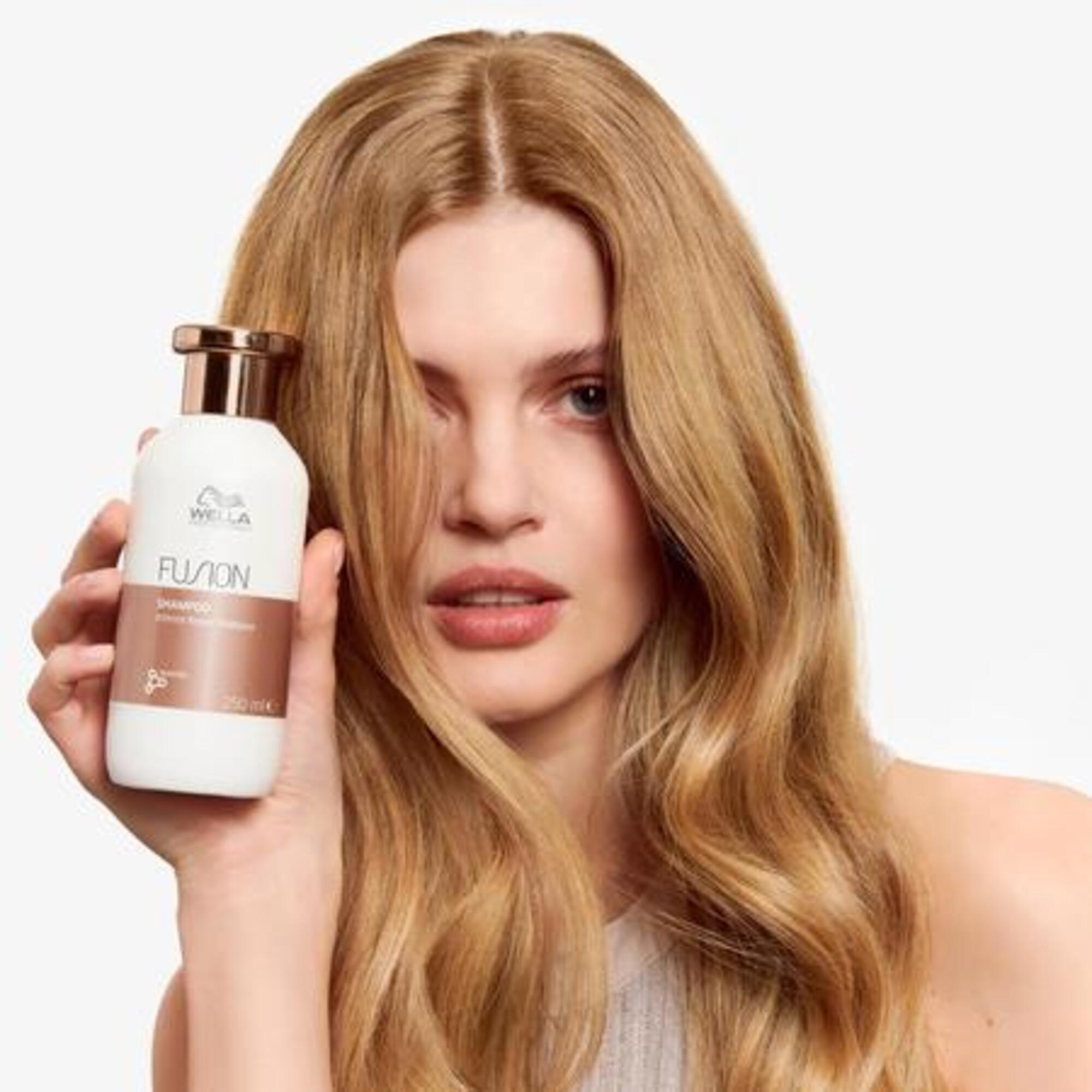 FUSIONShampoing réparation intense pour cheveux abîmés et fragilisés