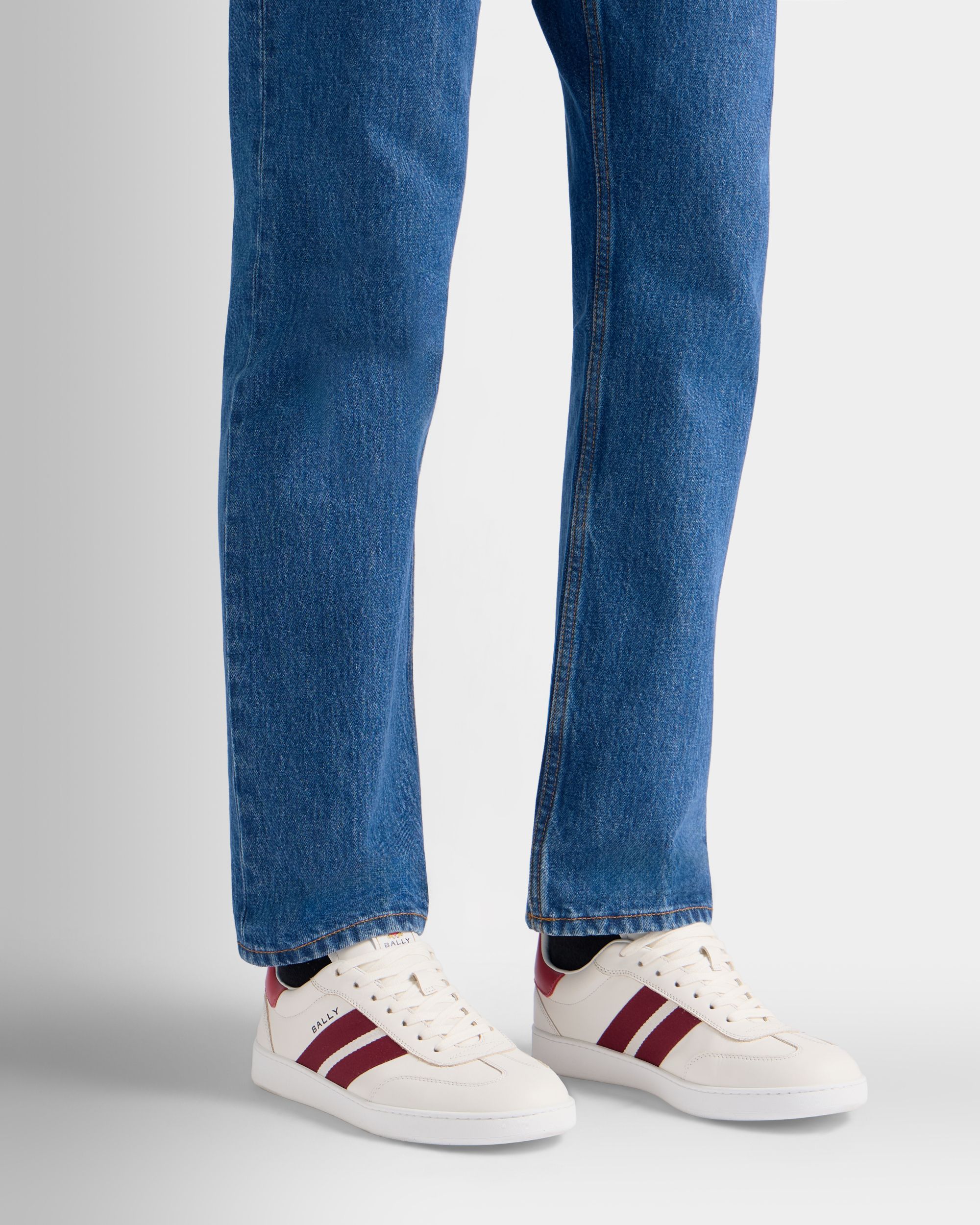 Retro Crest Sneaker Aus Leder In Elfenbein
