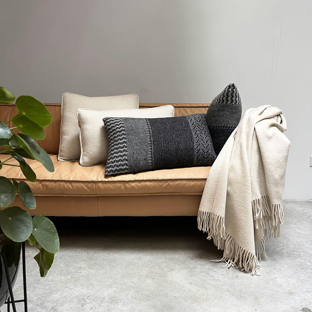 RECYCLÉE - Coussin en laine recyclée blanche 35x60