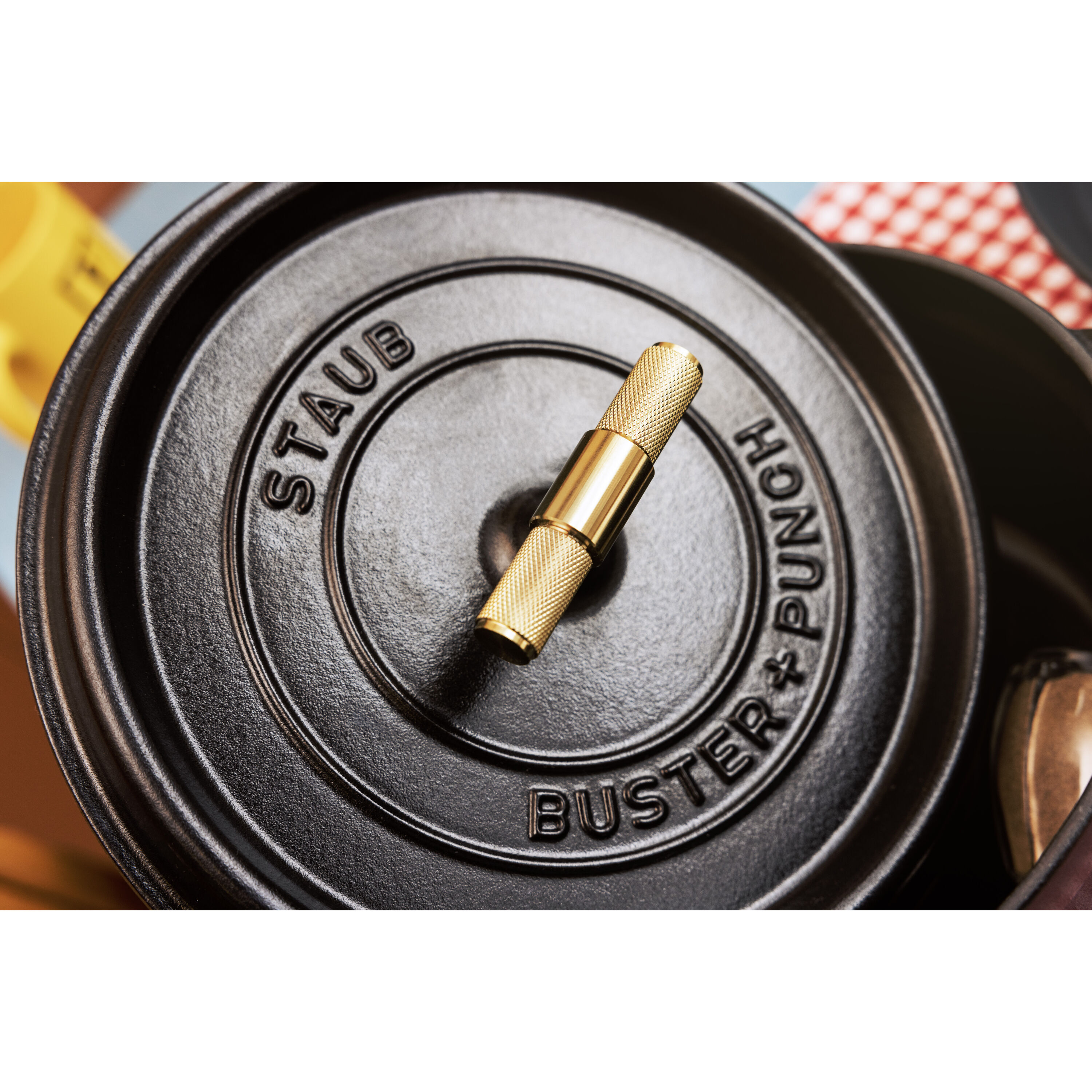 28 cm round Cast iron Cocotte Buster Punch black