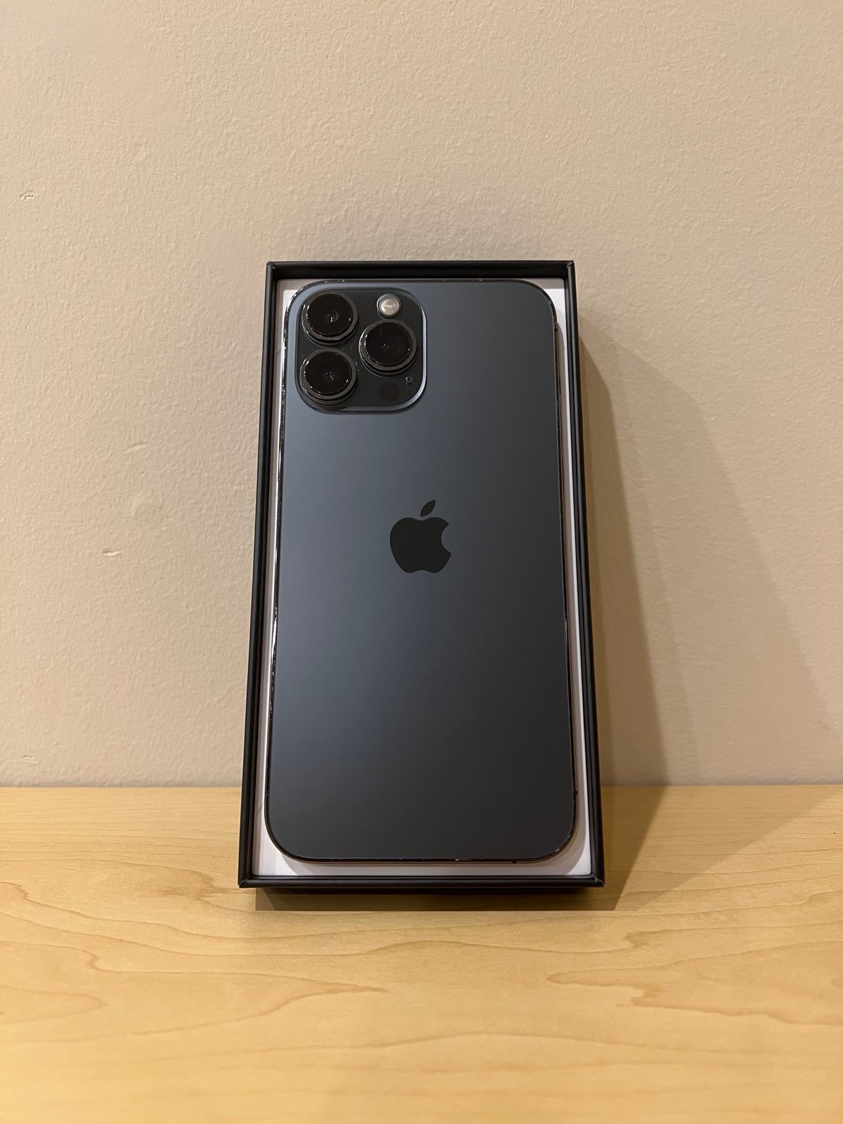 Like New - Apple iPhone 13 Pro Max 128 GB in Graphite