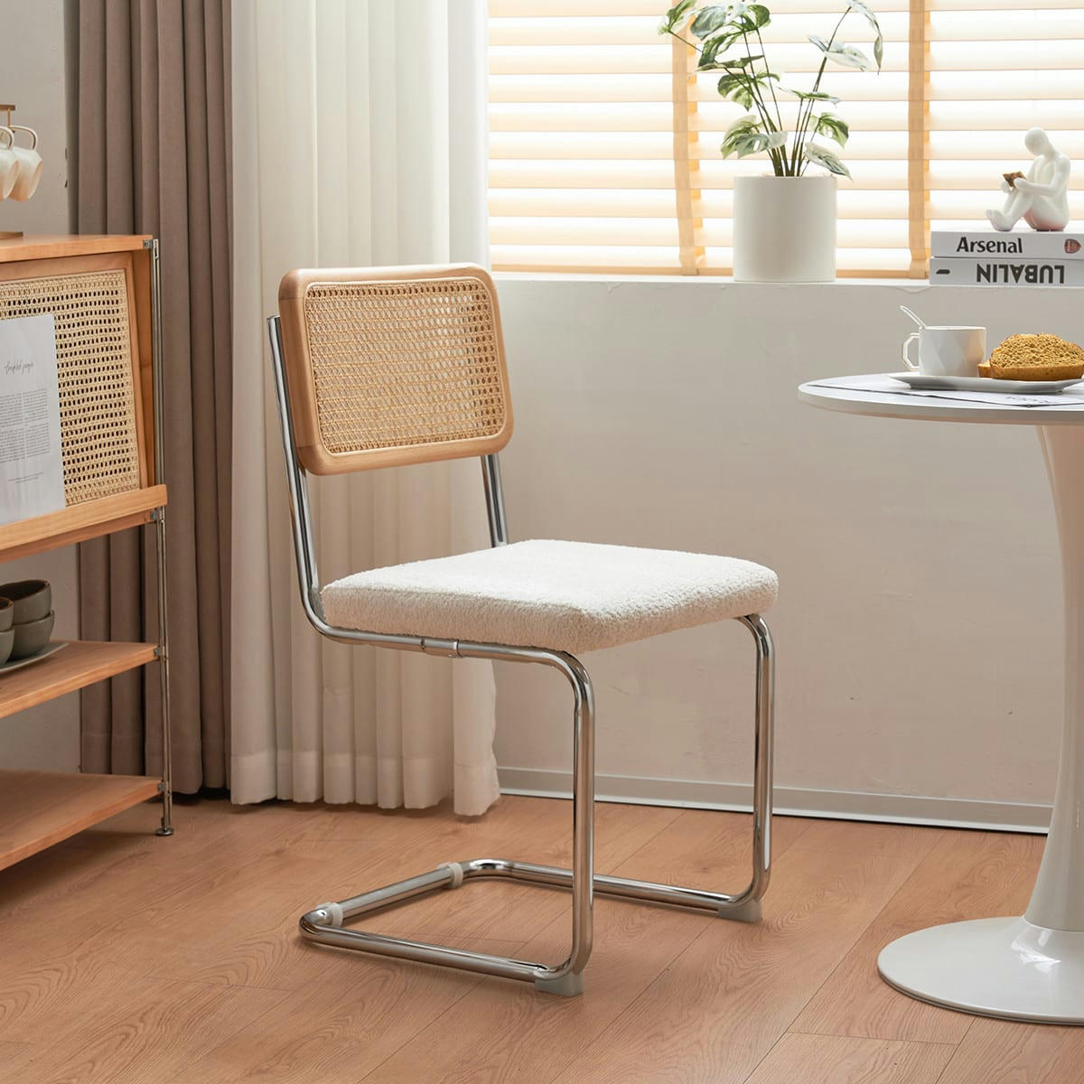 MUSE - Lot de 2 chaises en cannage, tissu bouclé écru et métal chromé