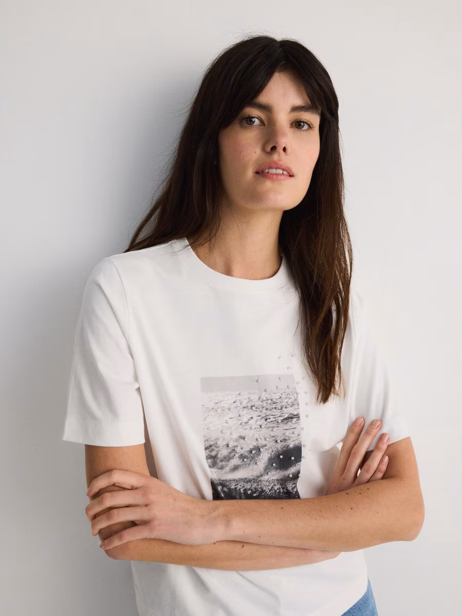 T-Shirt With Appliqu&eacute;