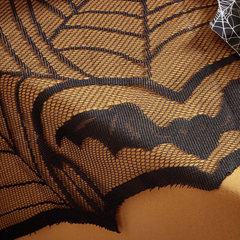 Nappe Halloween toile d'araignée noir 132x178cm