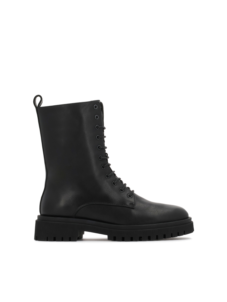 Classic black boots on a trefoil sole