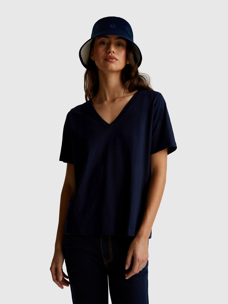 V-neck t-shirt in slub cotton