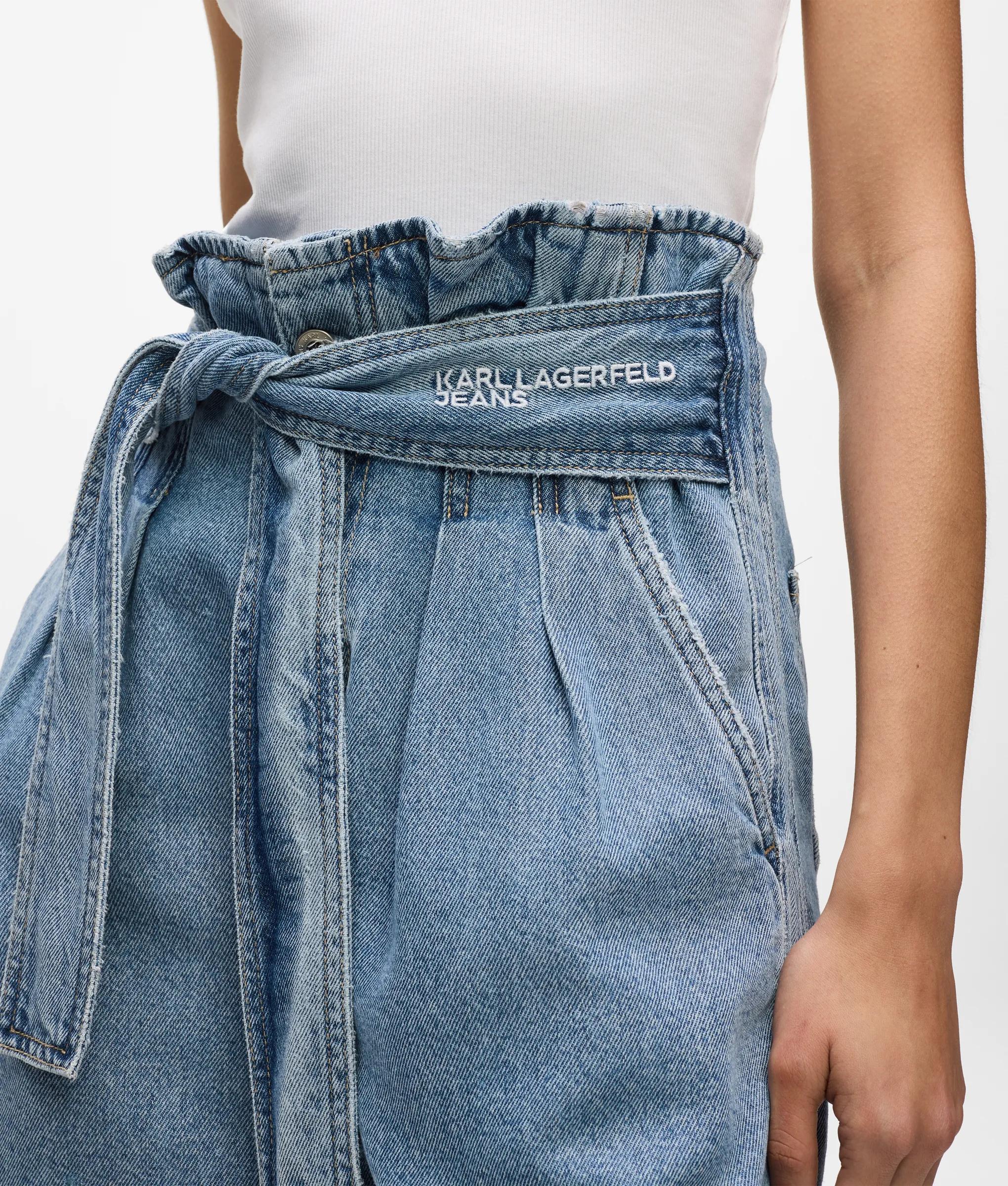 Short en denim à taille haute avec ceinture