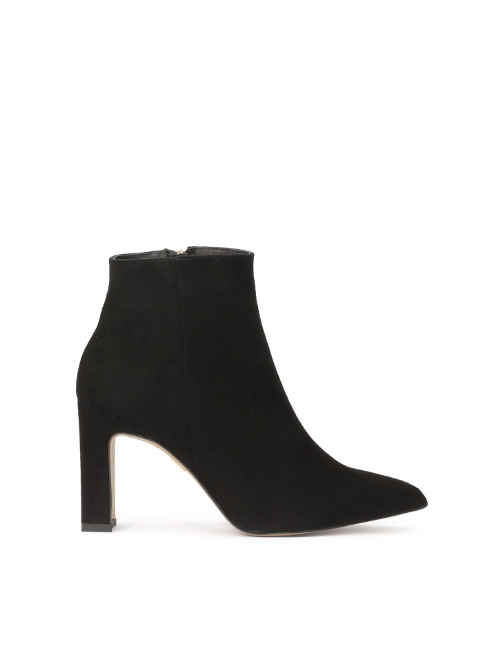 Black pointed-toe boots in soft suede