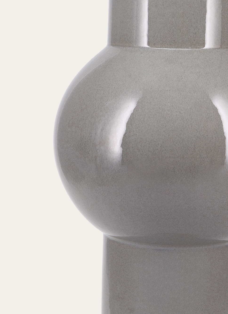 VASE EN FAIENCE ÉMAILLÉE ET VERRE VERT GRISE