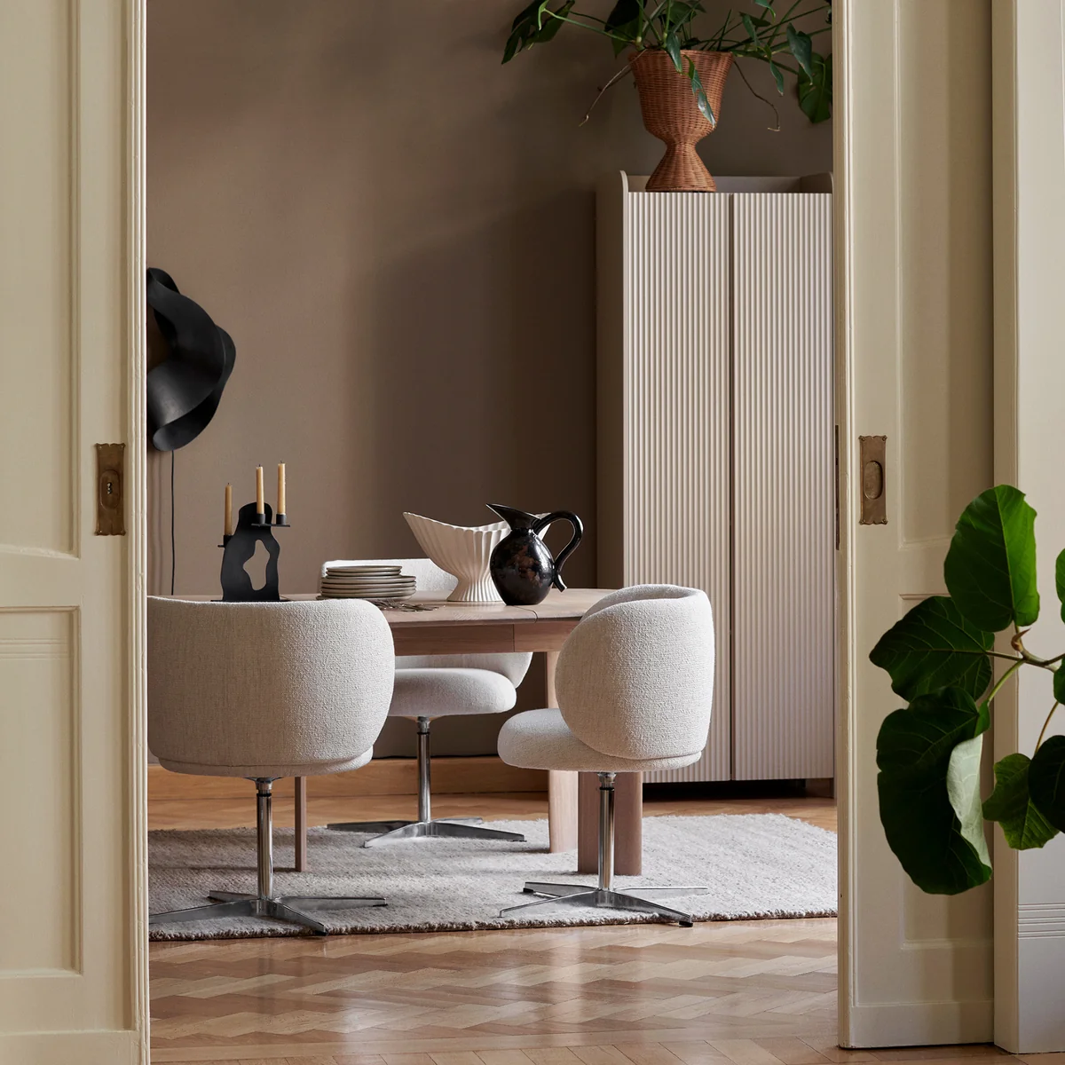 Ferm Living - Rico Dining Chair drehbar, off-white (Bouclé)