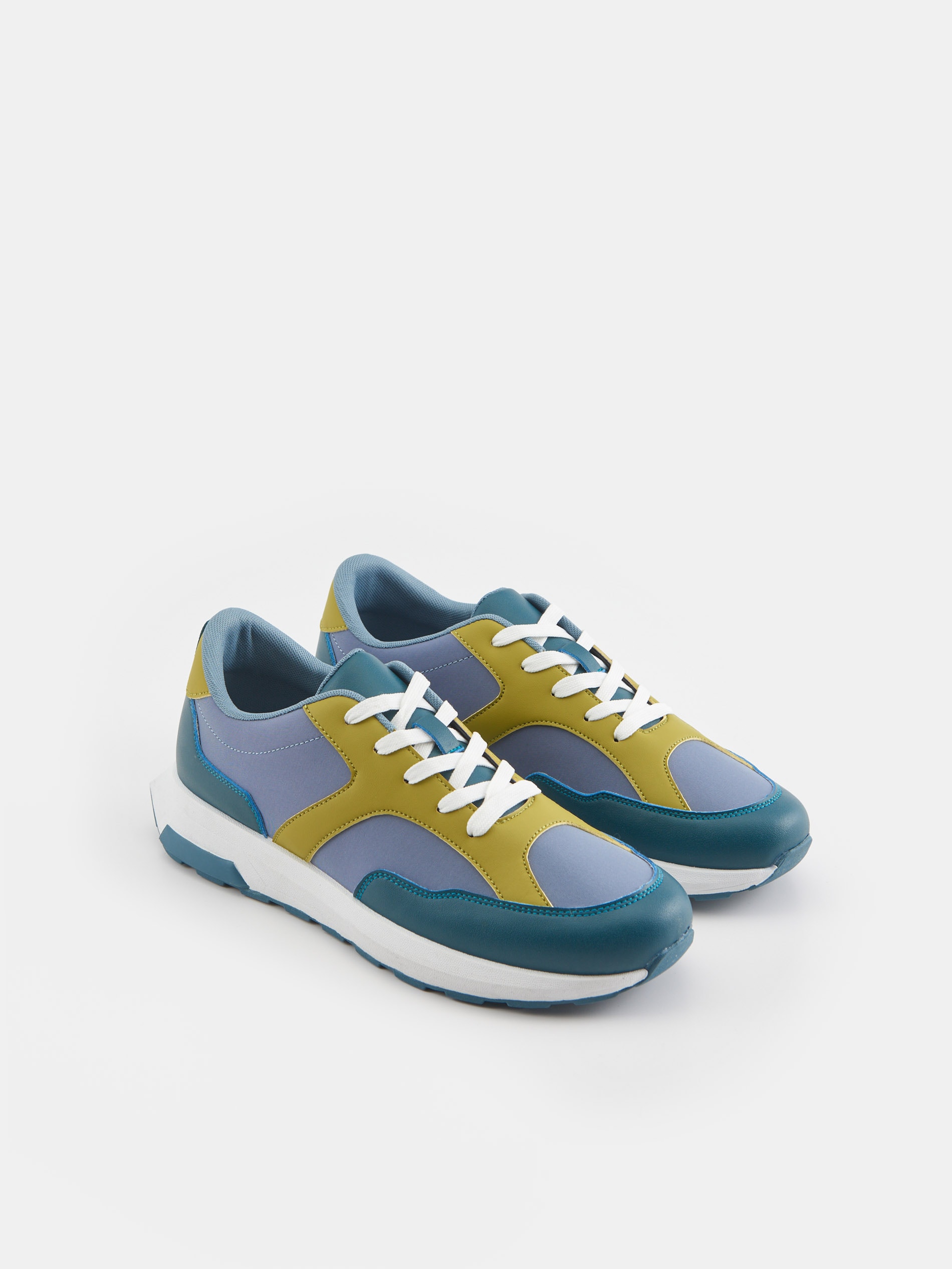 Sneakersy