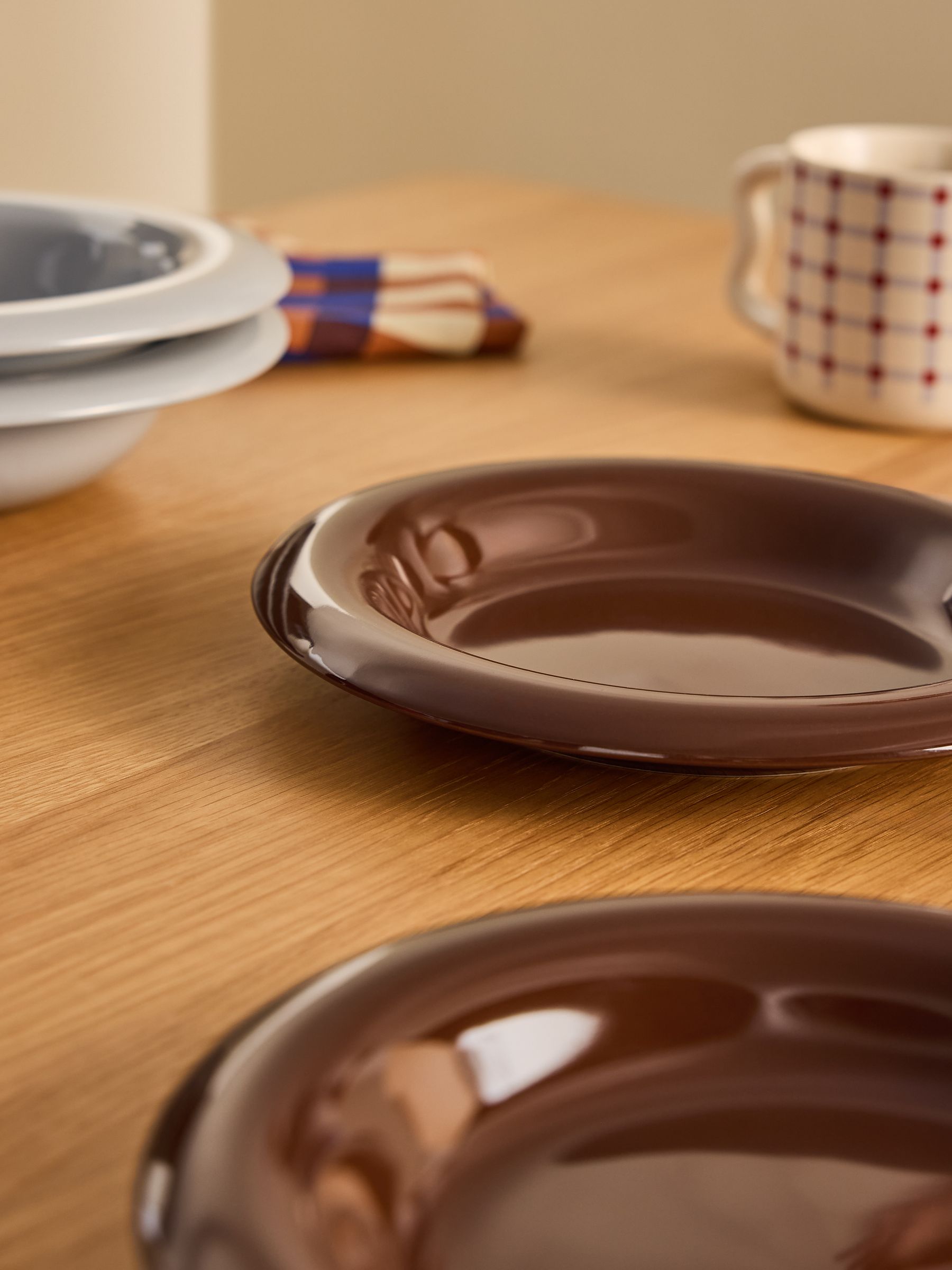 Set of 4 Quell Side Plates in Brown
