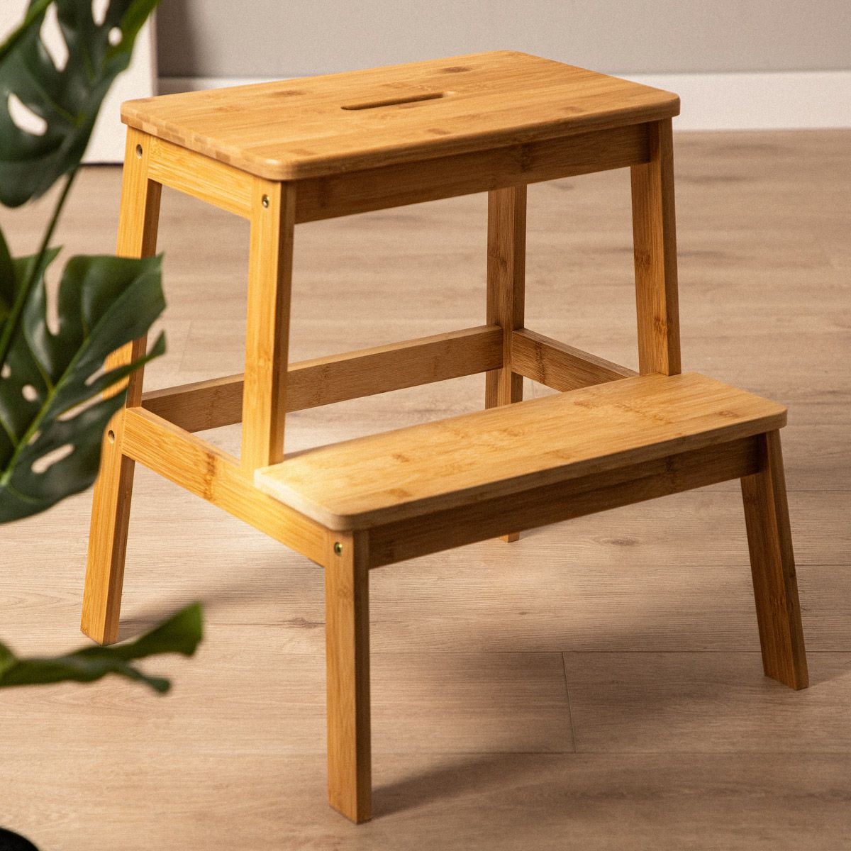 Taboret ze schodkiem PASSO bambusowy naturalny 43x43x46 cm