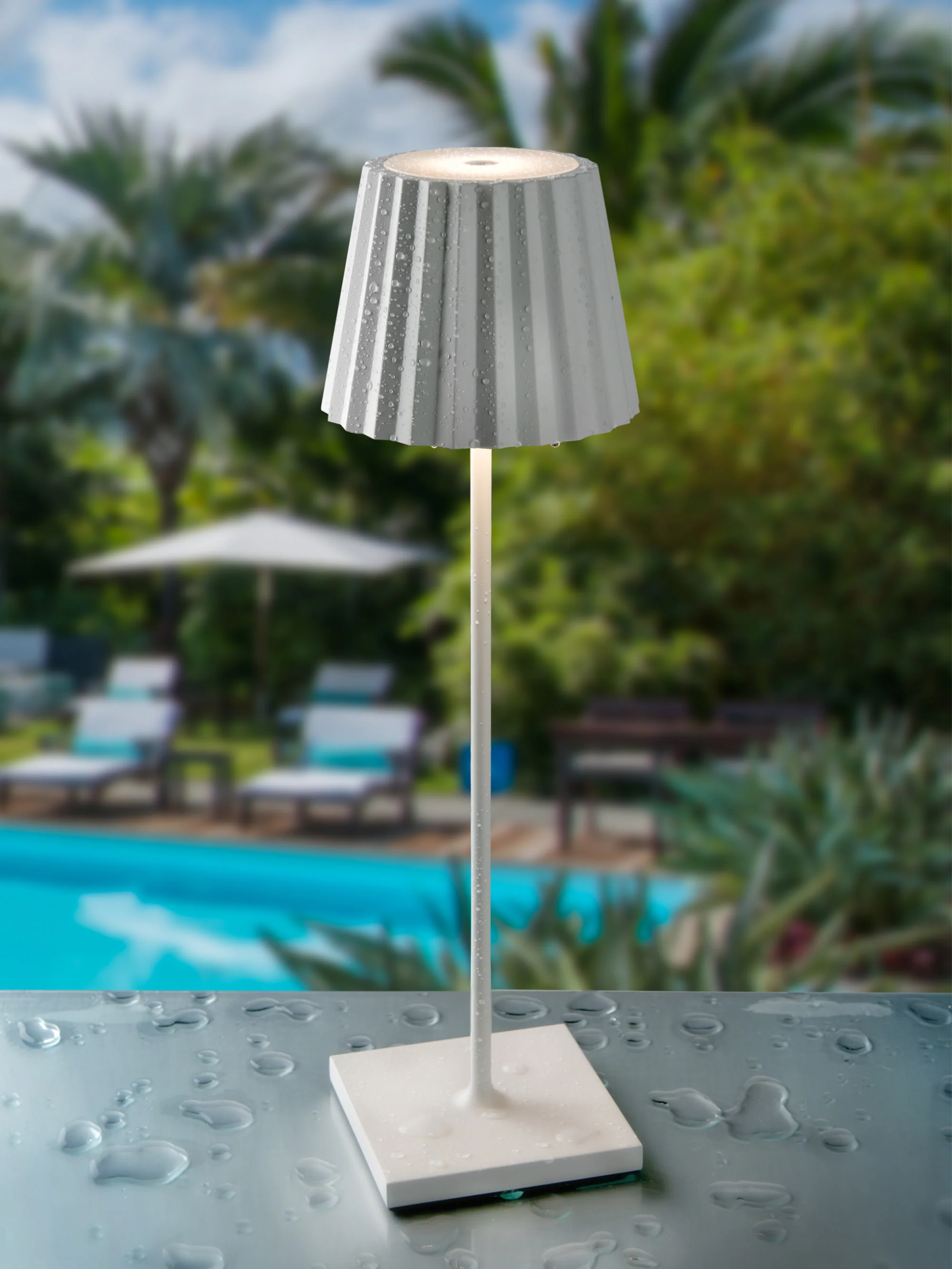 Mobile LED-Außentischlampe Troll RC, dimmbar