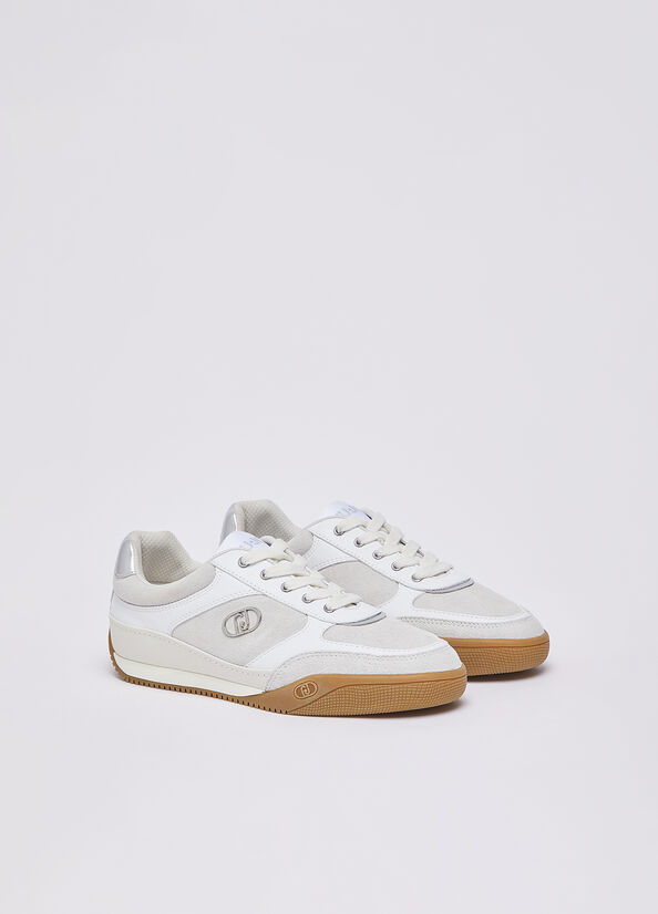 Sneakers in suede