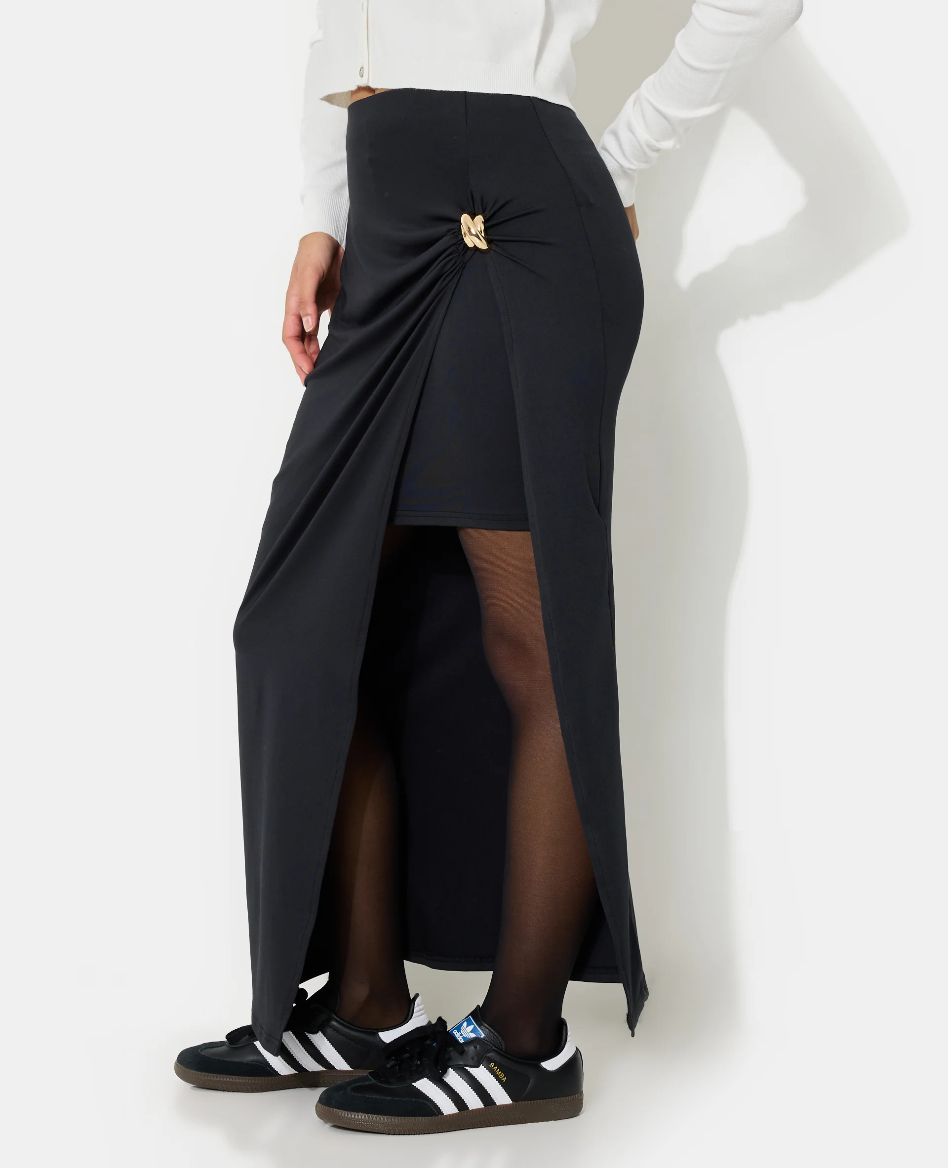 Jupe longue avec grande fente et détail bijou