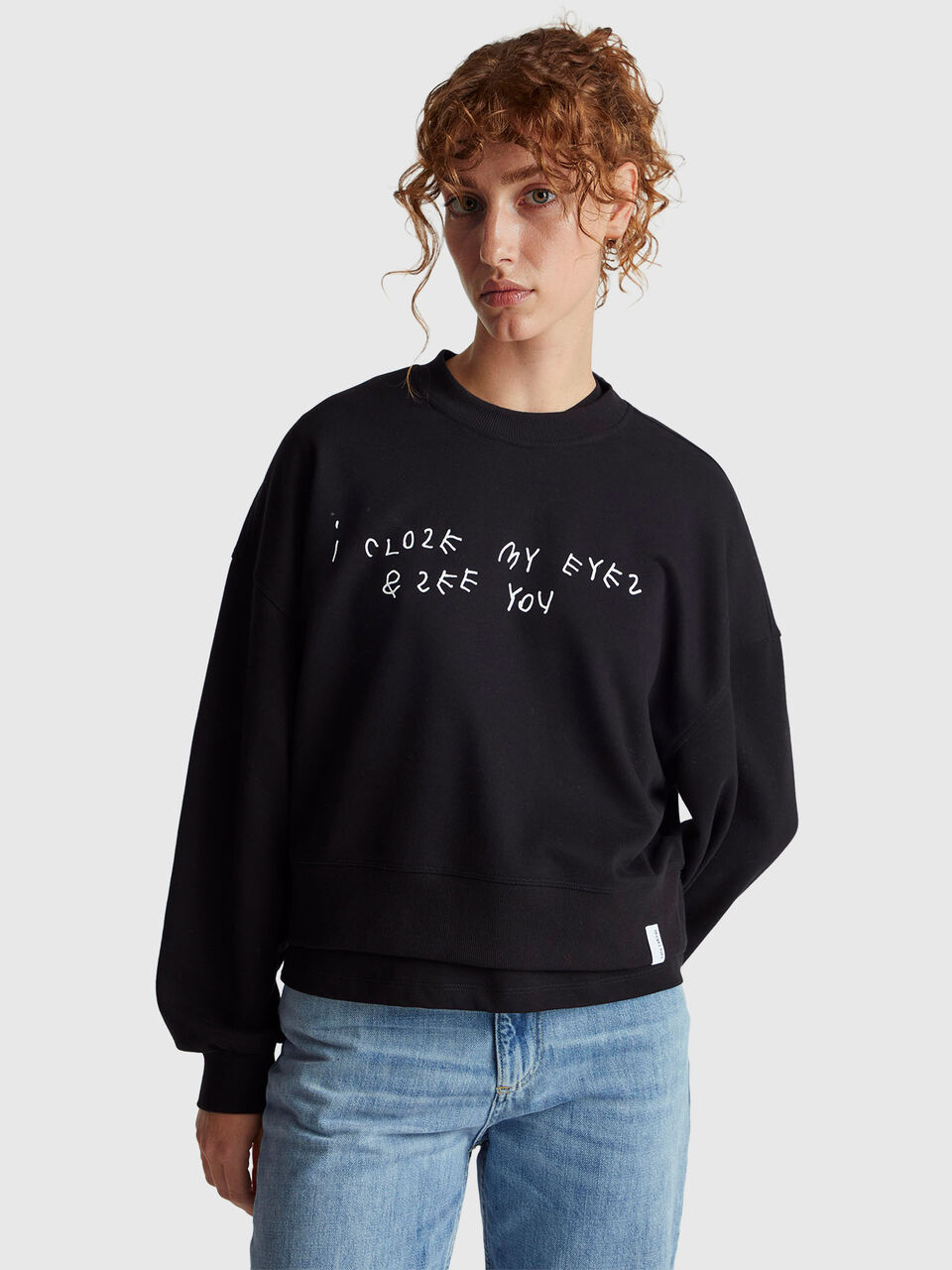Black sweatshirt with Coco Capit&aacute;n embroidery