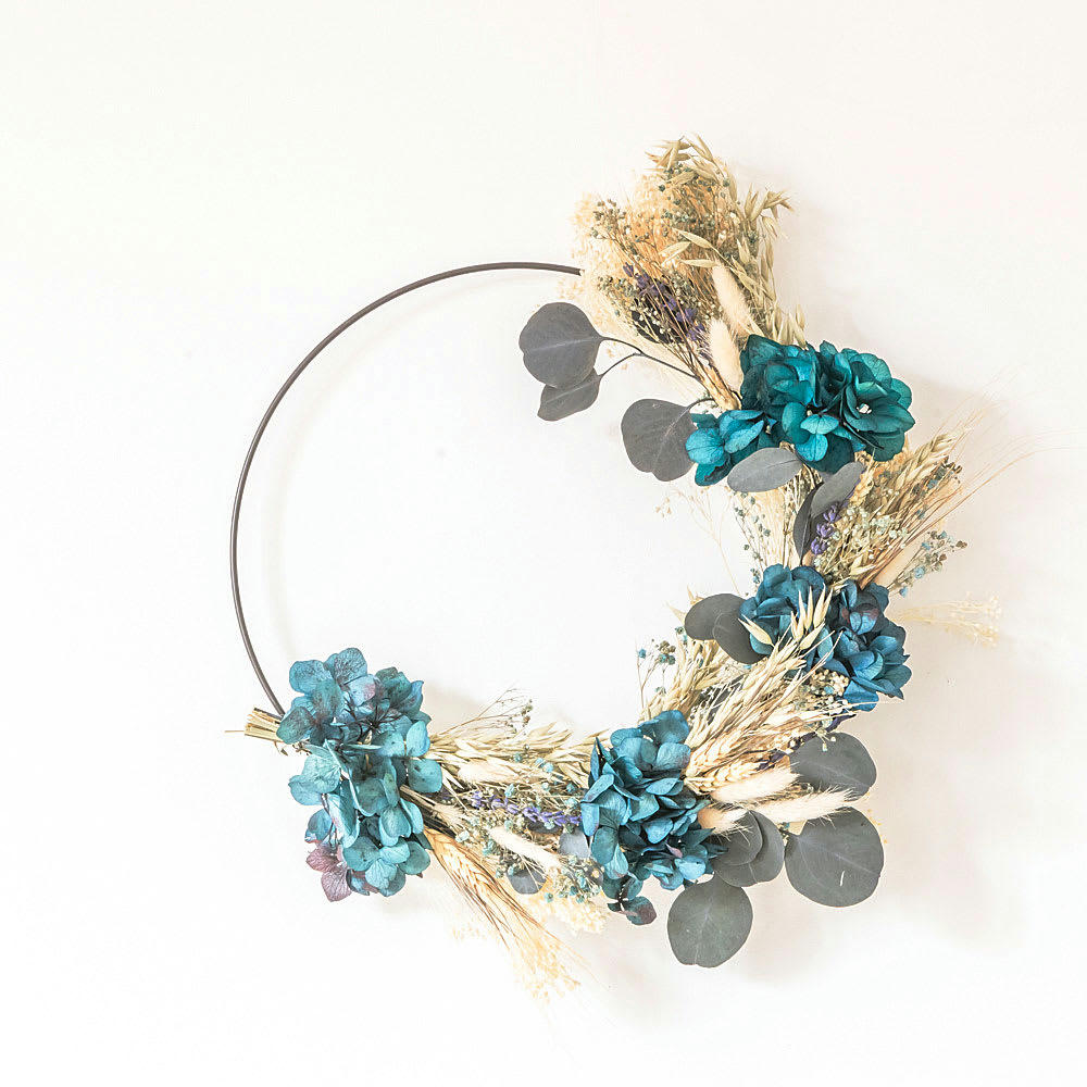 - Couronne murale de fleurs séchées Holly Diamètre 20 cm.