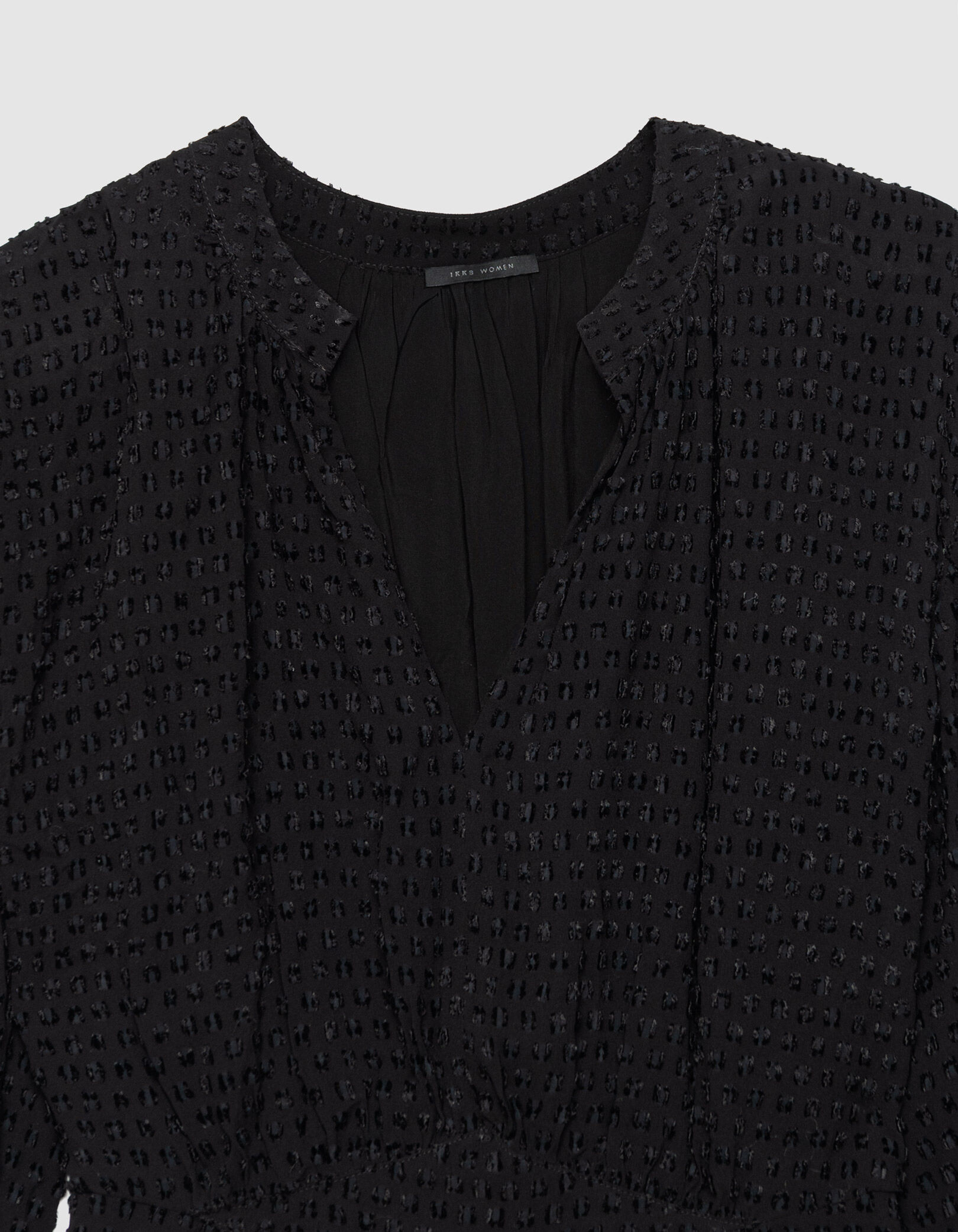 Robe noire à col V et manches longues pour femme