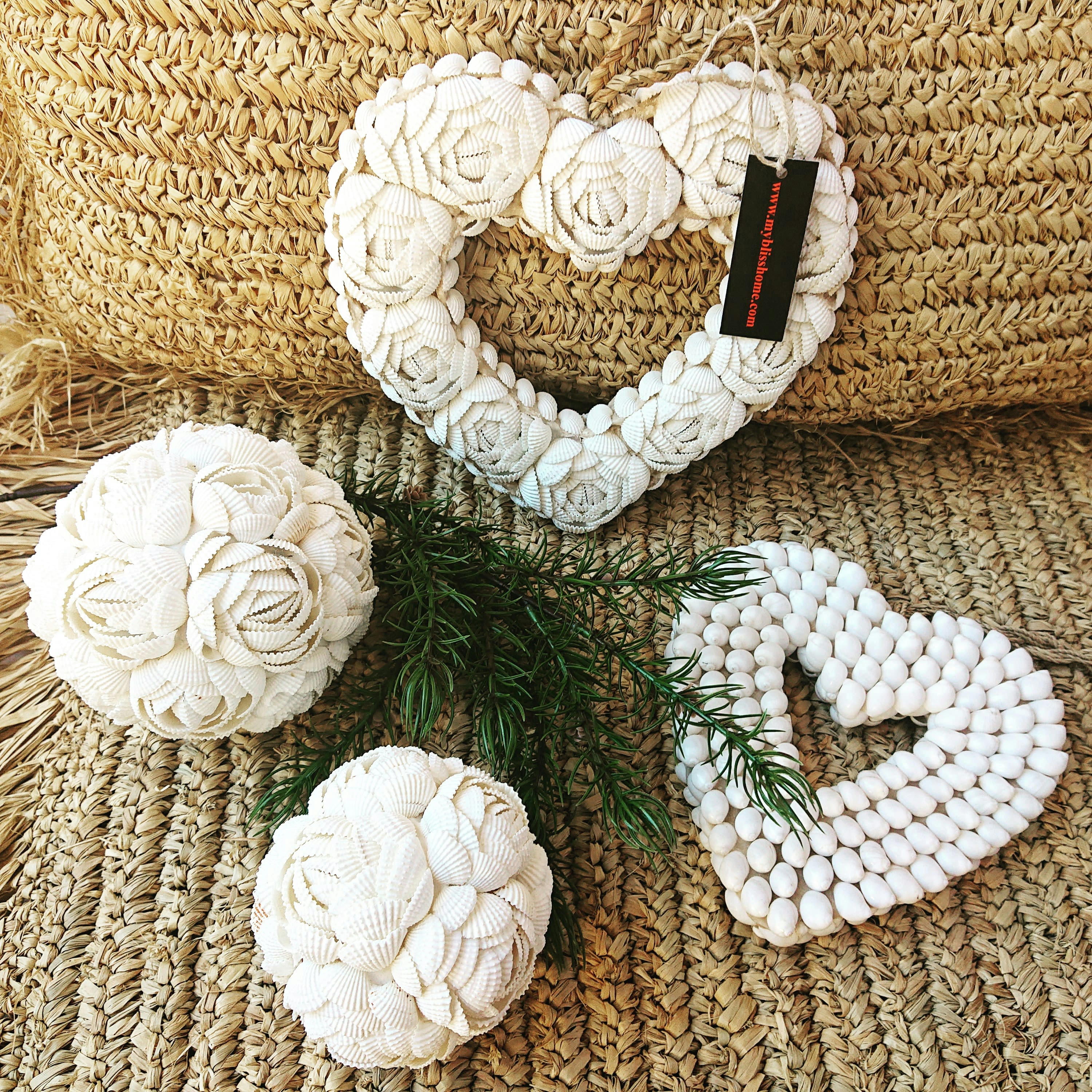 FLEUR - Cœur décoratif en coquillages, blanc 24 x 22 cm