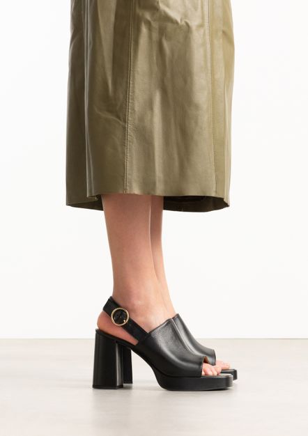 Zwarte leren sandalen met hak