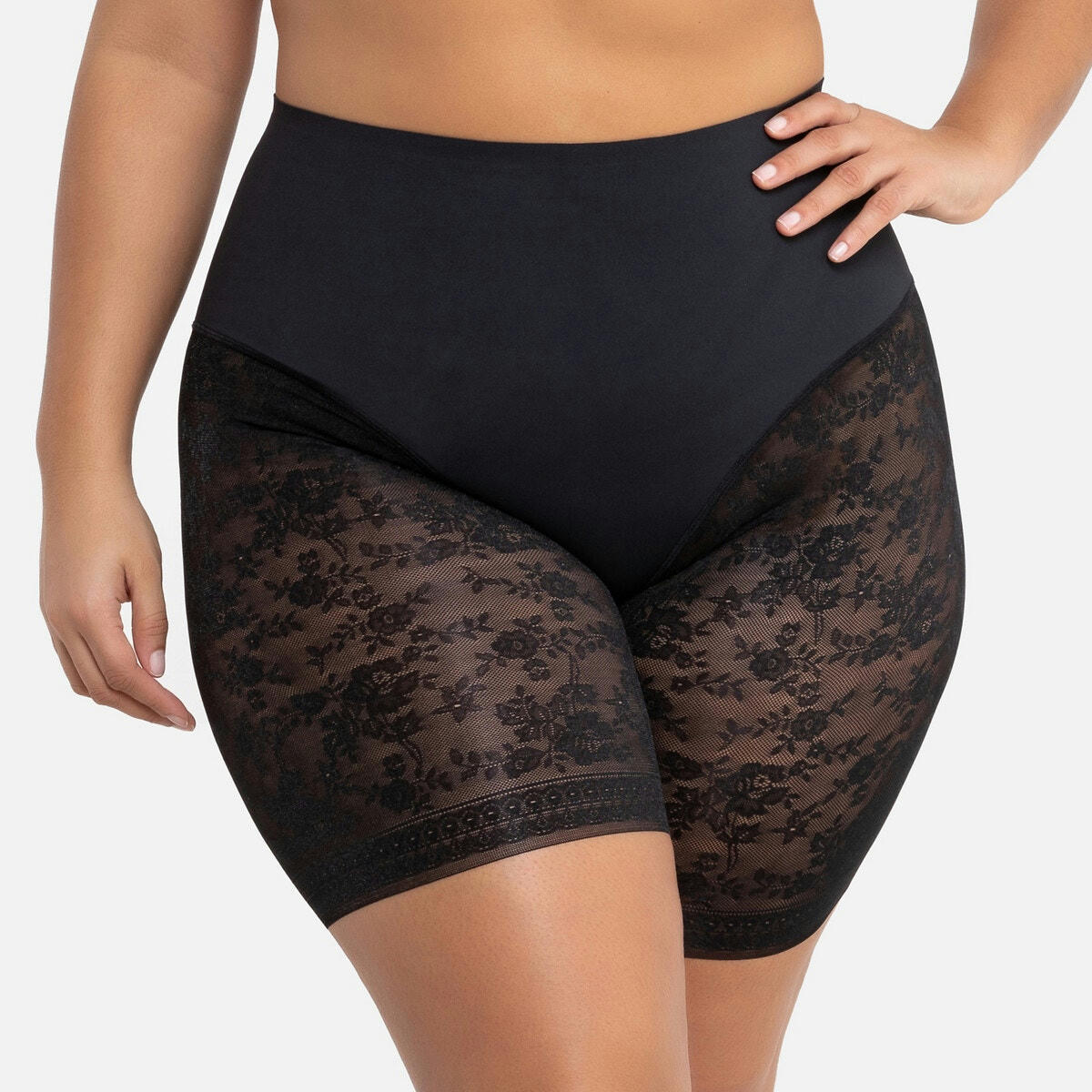 Panty gainant en microfibre et dentelle