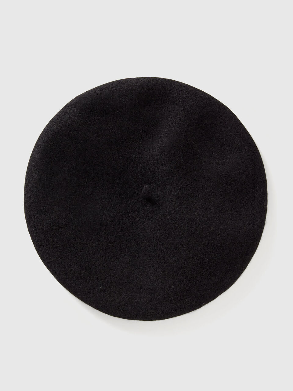 Classic beret in wool blend