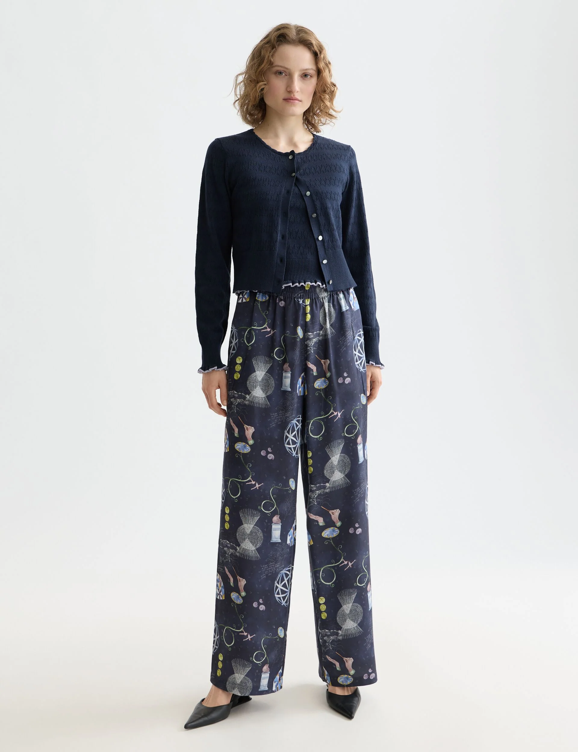 Gia - Mid rise wide leg elasticated trousers in block print