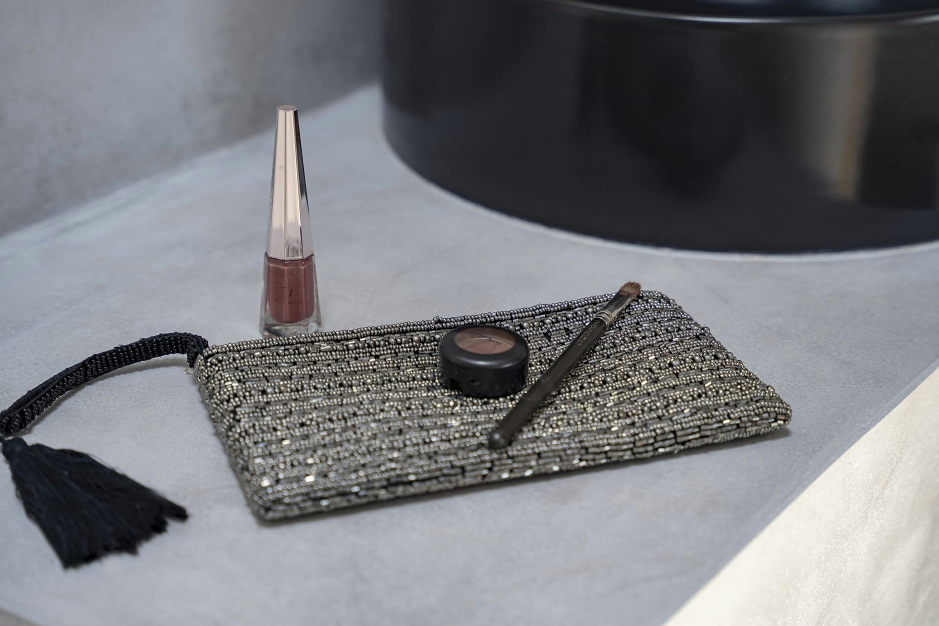 BEADED - Pochette en perles argentées