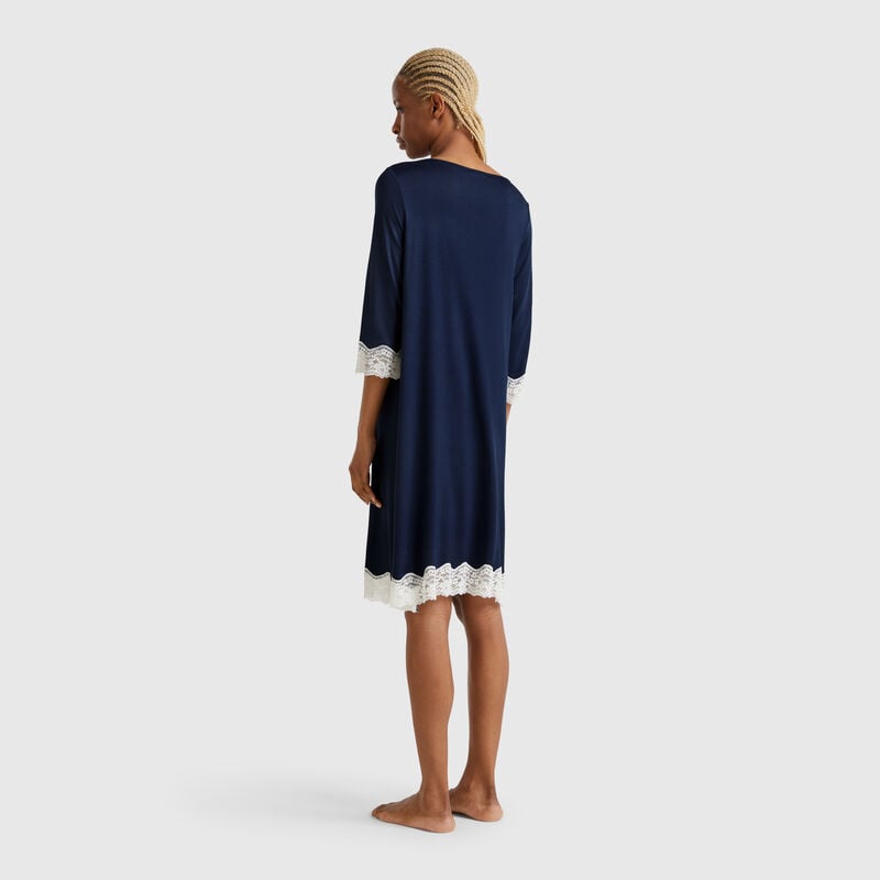 Nightshirt with lace details