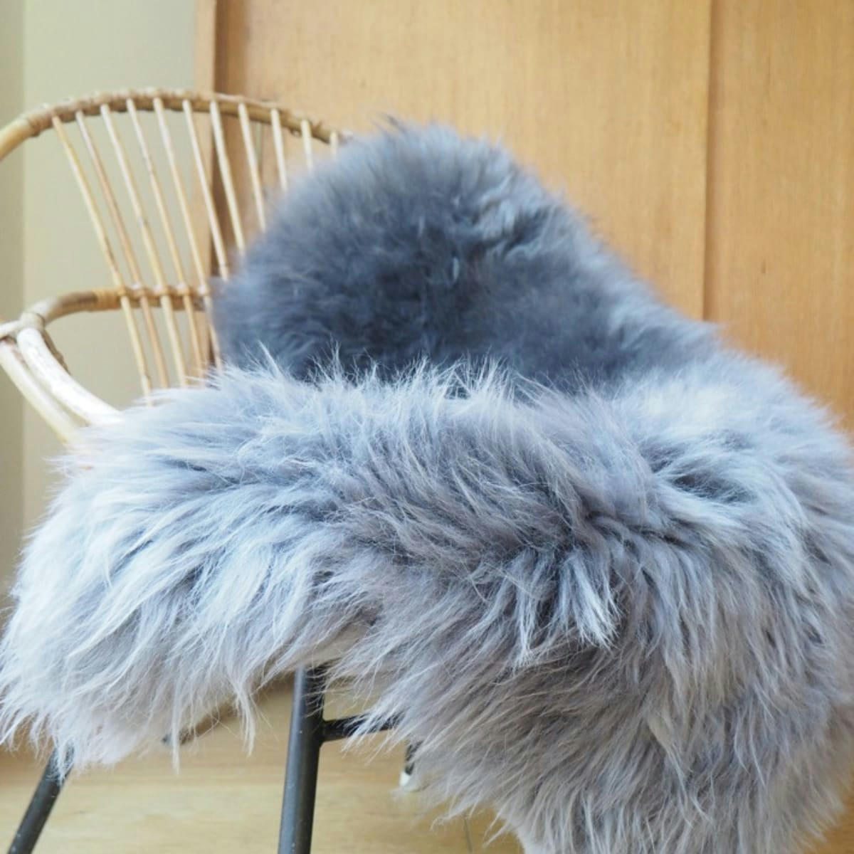 - Tapis en peau de mouton gris perle