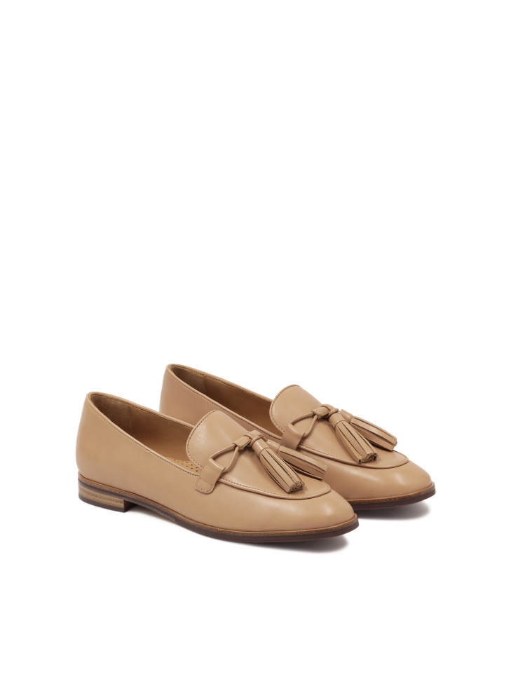 Beige halter shoes with a choker