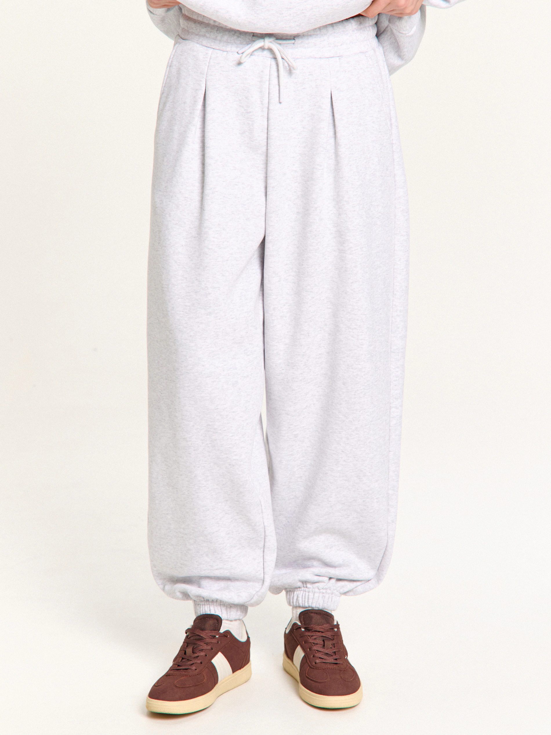 Jasnoszare dresowe joggery basic z dzianiny heavy weight