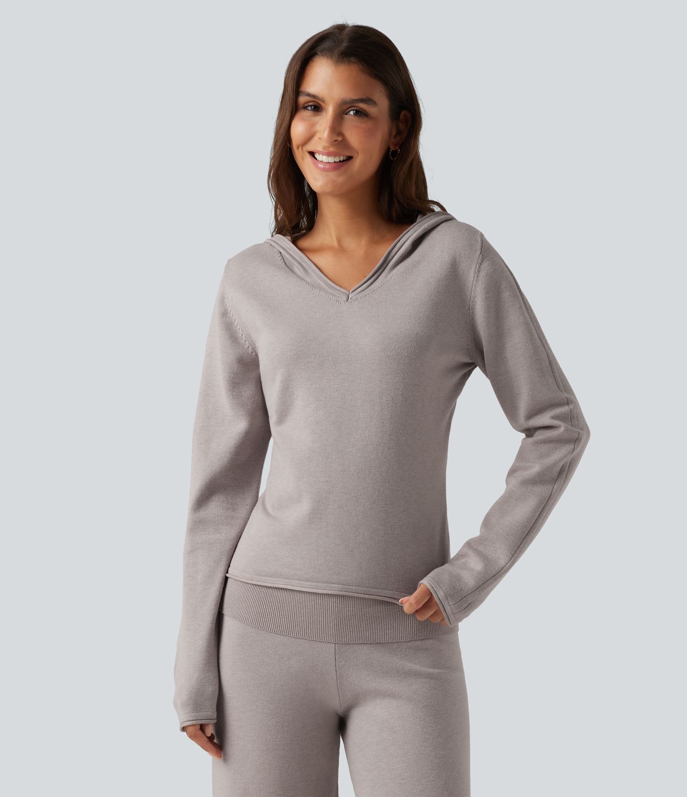 Pull à capuche, manches longues et ourlet roulé