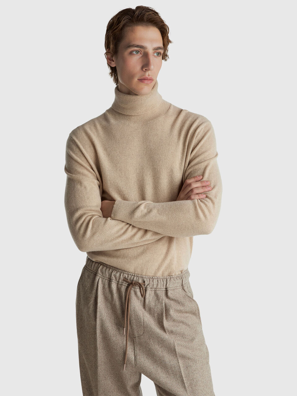 Beige turtleneck in pure cashmere