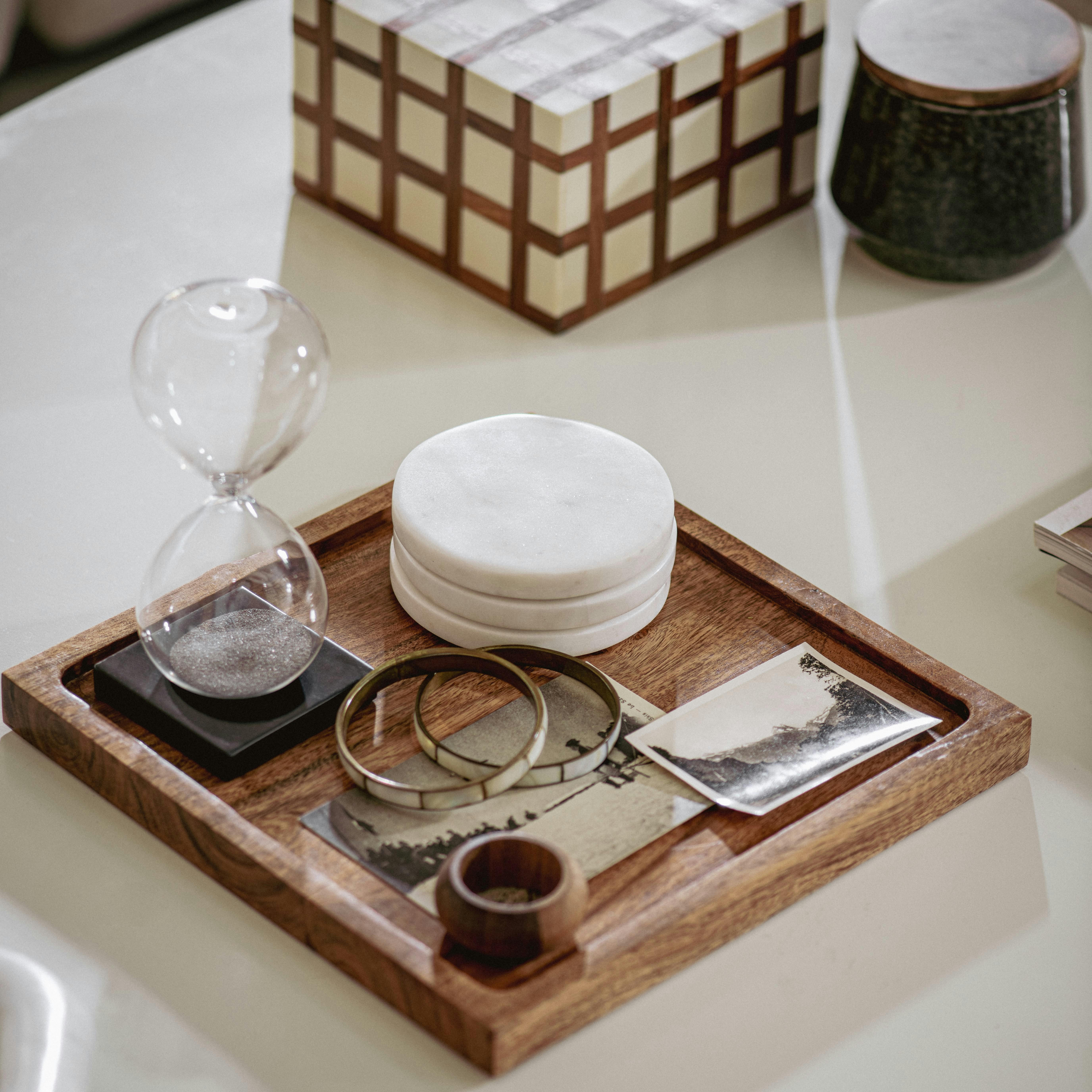 - Sablier aimanté en verre sur base noire