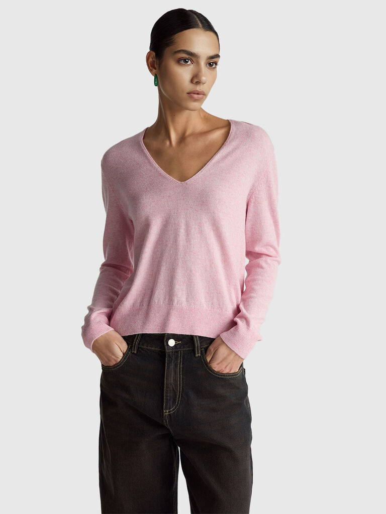 Pink V-neck sweater in pure Merino wool