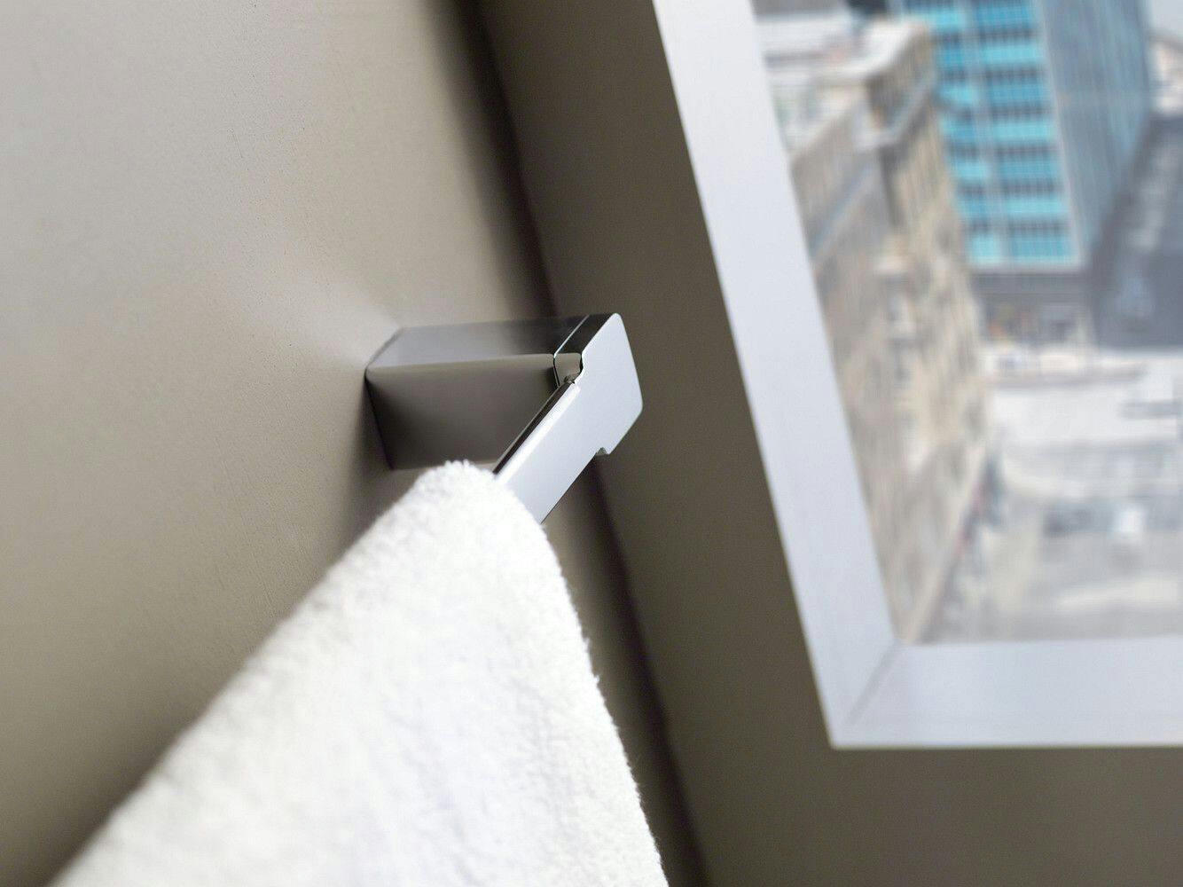 Moen 90-Degree Towel Bar, Chrome, 18-in
