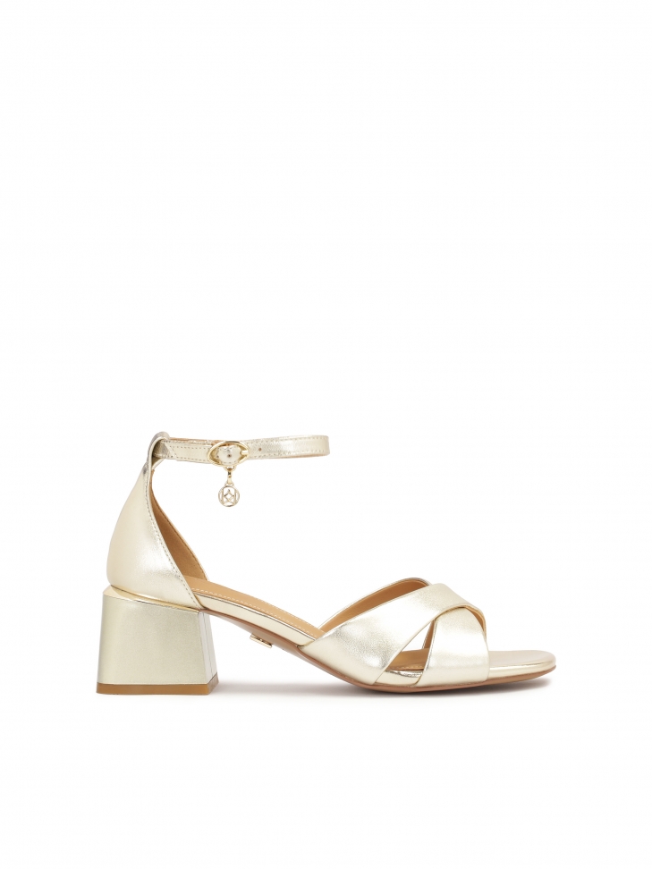 Classic sandals on a low post in gold color