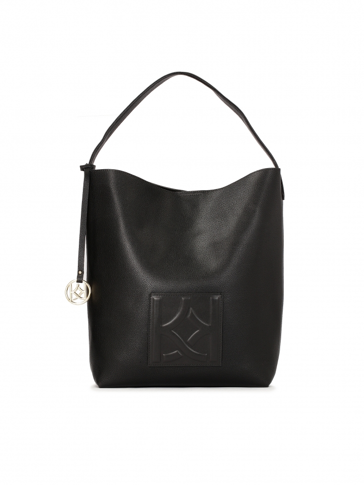 Leather shoulder bag with roomy interior